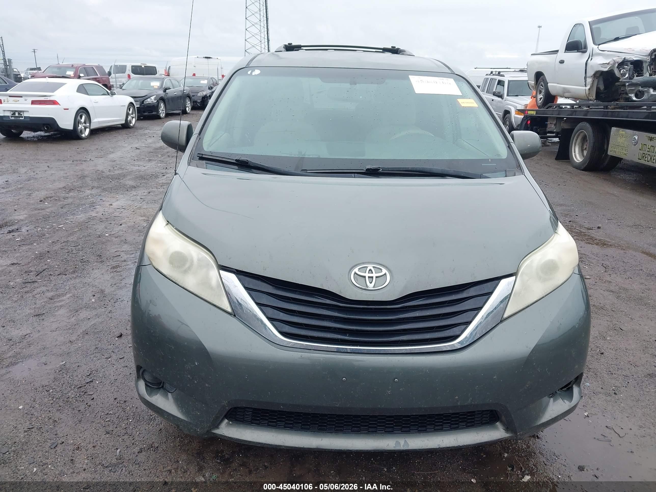 2012 Toyota Sienna Le V6 8 Passenger Серый vin: 5TDKK3DC4CS188581
