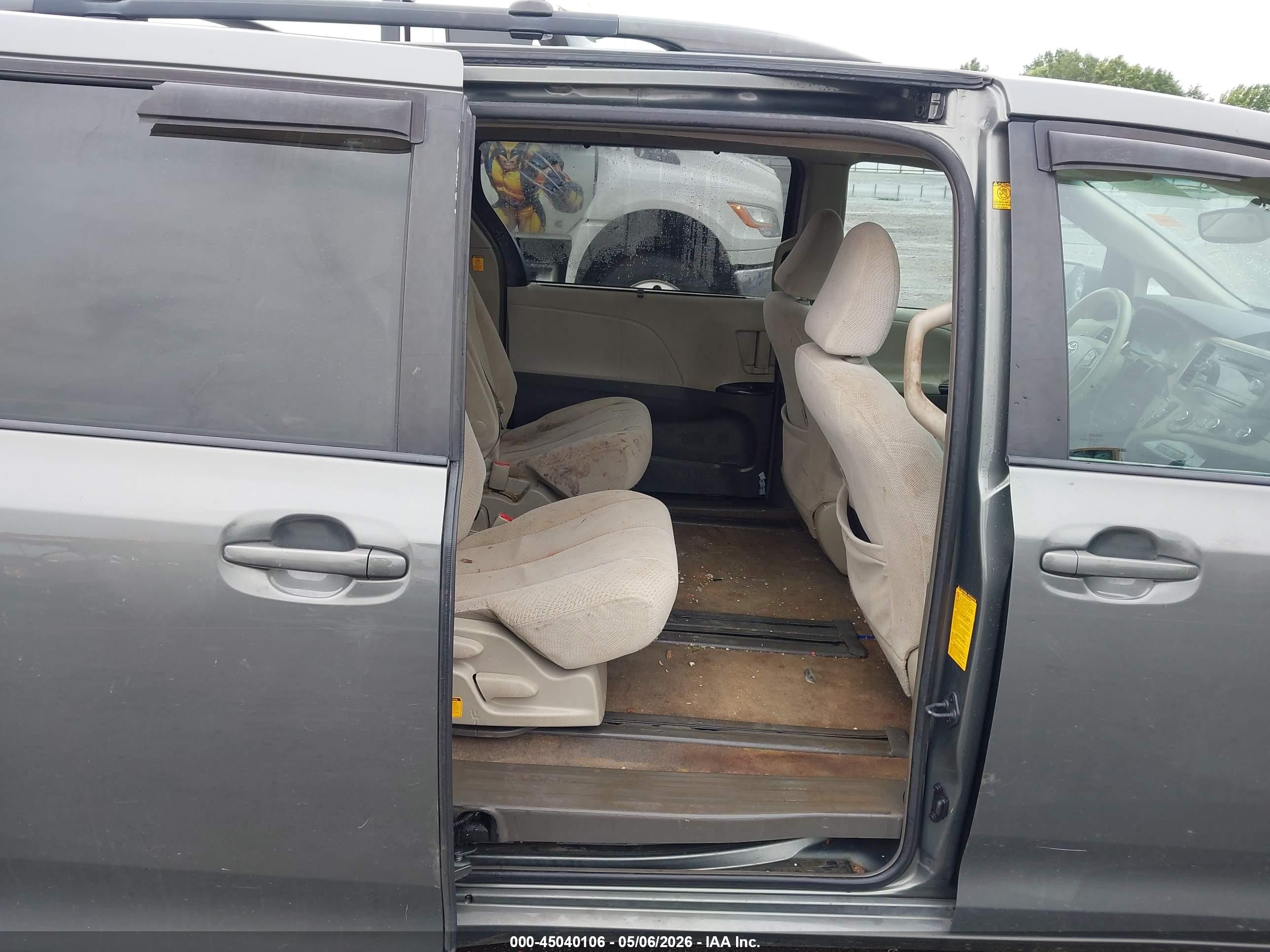 2012 Toyota Sienna Le V6 8 Passenger Серый vin: 5TDKK3DC4CS188581