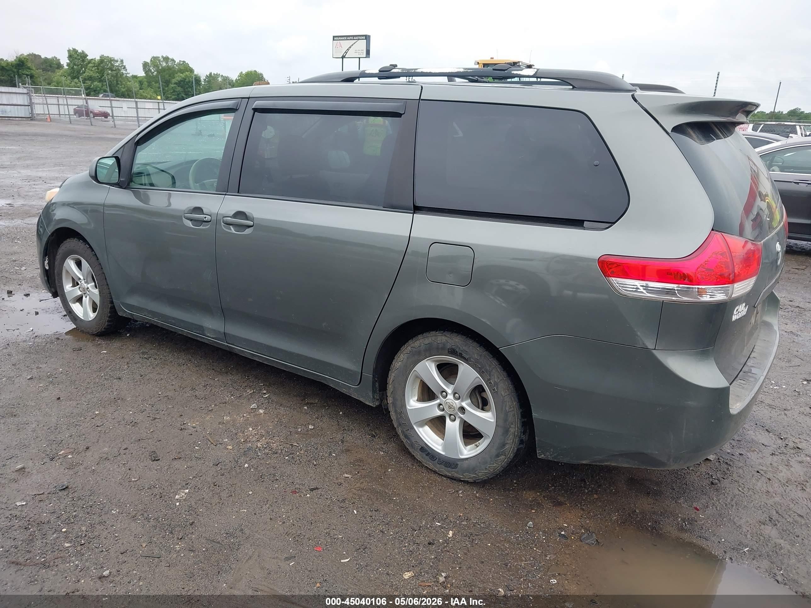 2012 Toyota Sienna Le V6 8 Passenger Серый vin: 5TDKK3DC4CS188581