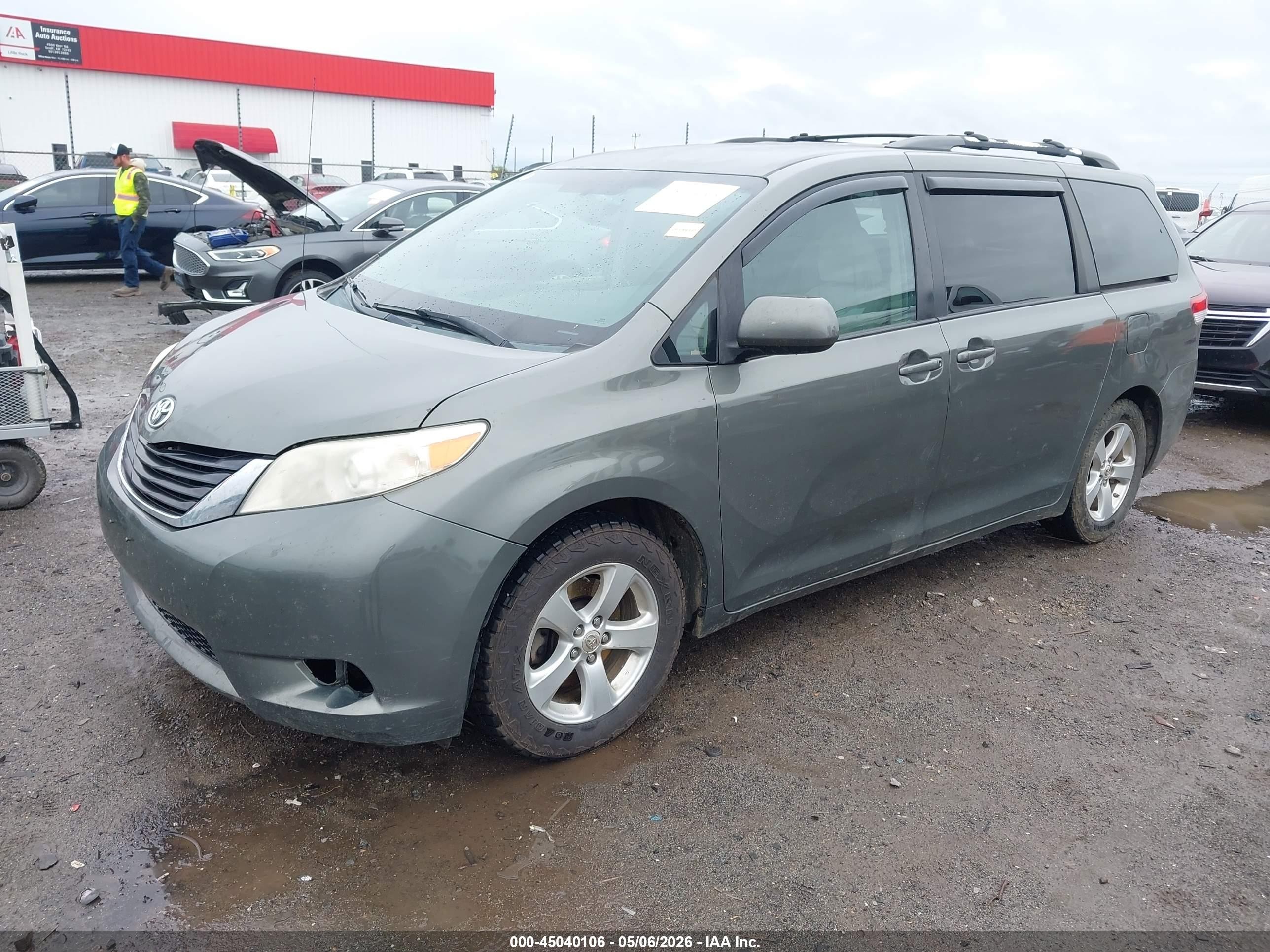 2012 Toyota Sienna Le V6 8 Passenger Серый vin: 5TDKK3DC4CS188581