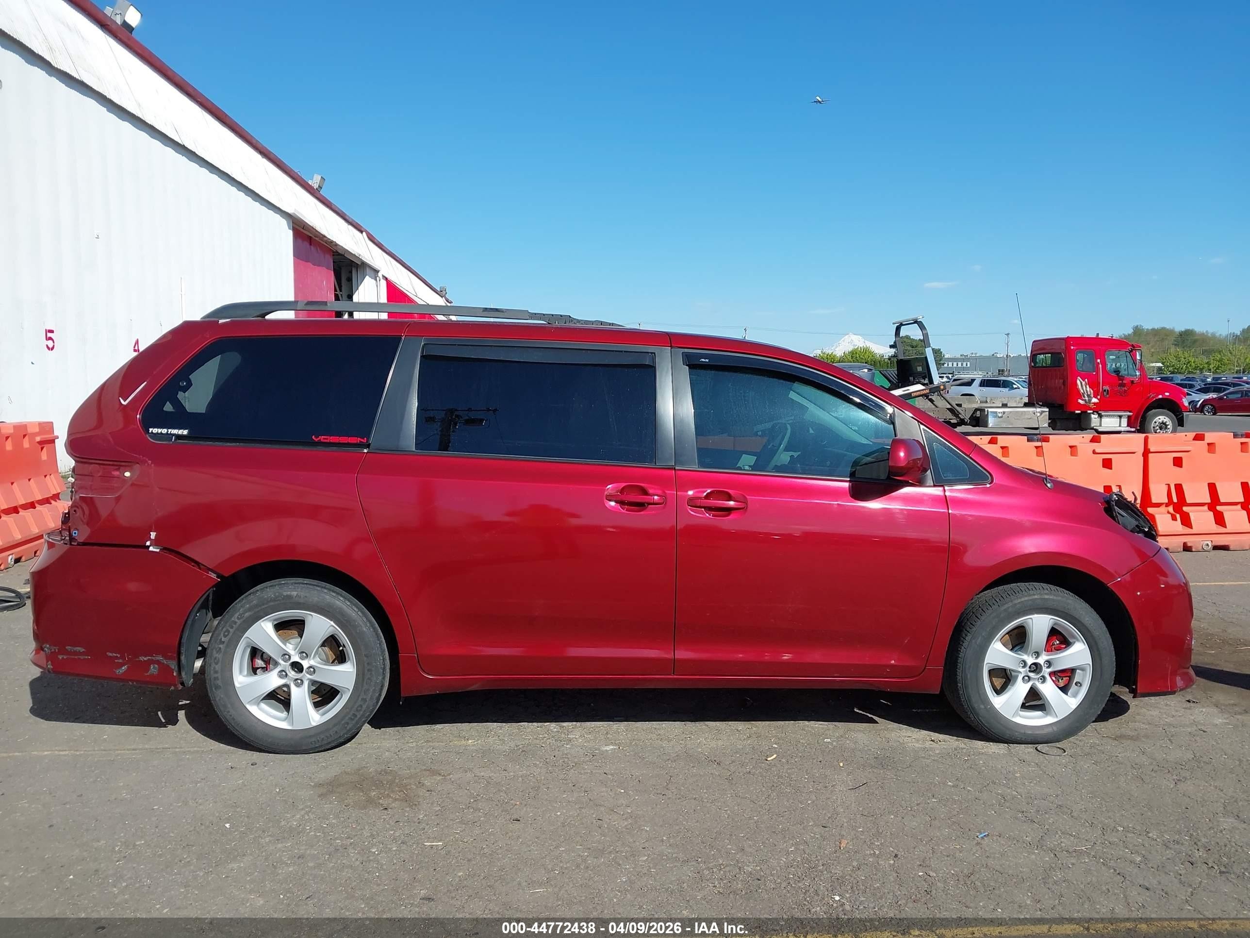 2012 Toyota Sienna Le V6 8 Passenger Red vin: 5TDKK3DC4CS199760
