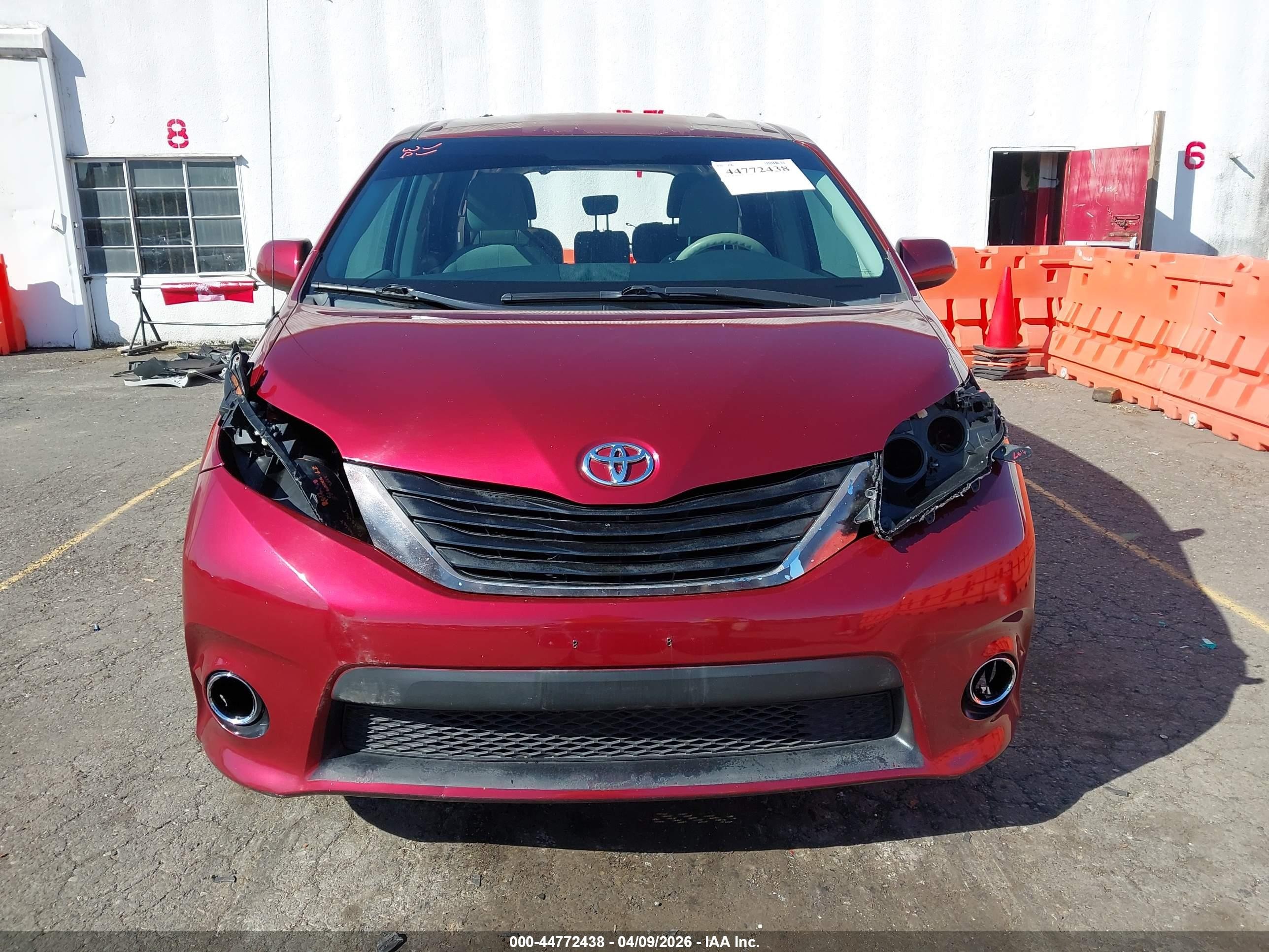 2012 Toyota Sienna Le V6 8 Passenger Red vin: 5TDKK3DC4CS199760