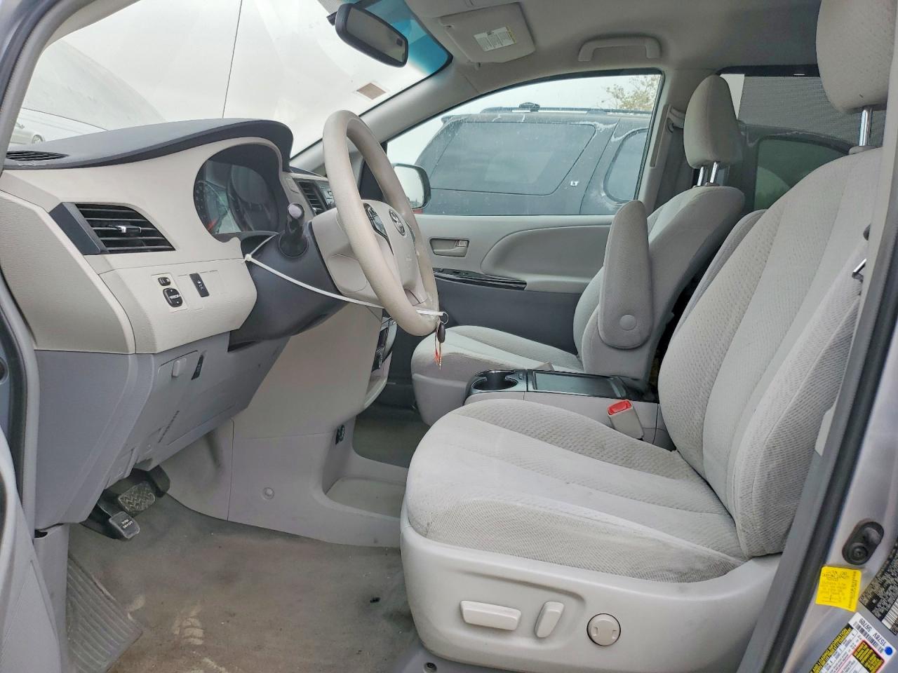 2012 Toyota Sienna Le Silver vin: 5TDKK3DC4CS206920