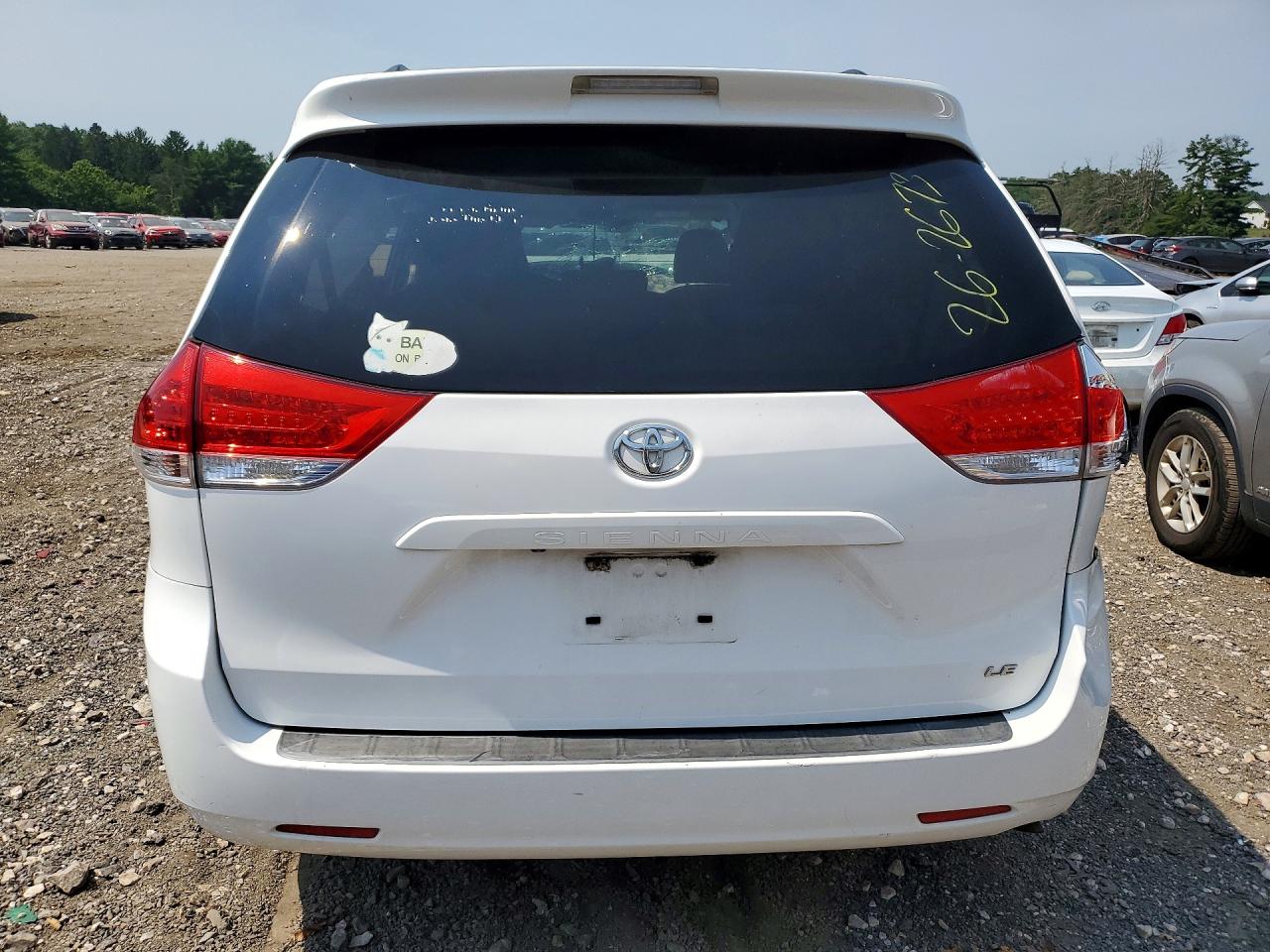 2012 Toyota Sienna Le White vin: 5TDKK3DC4CS214256