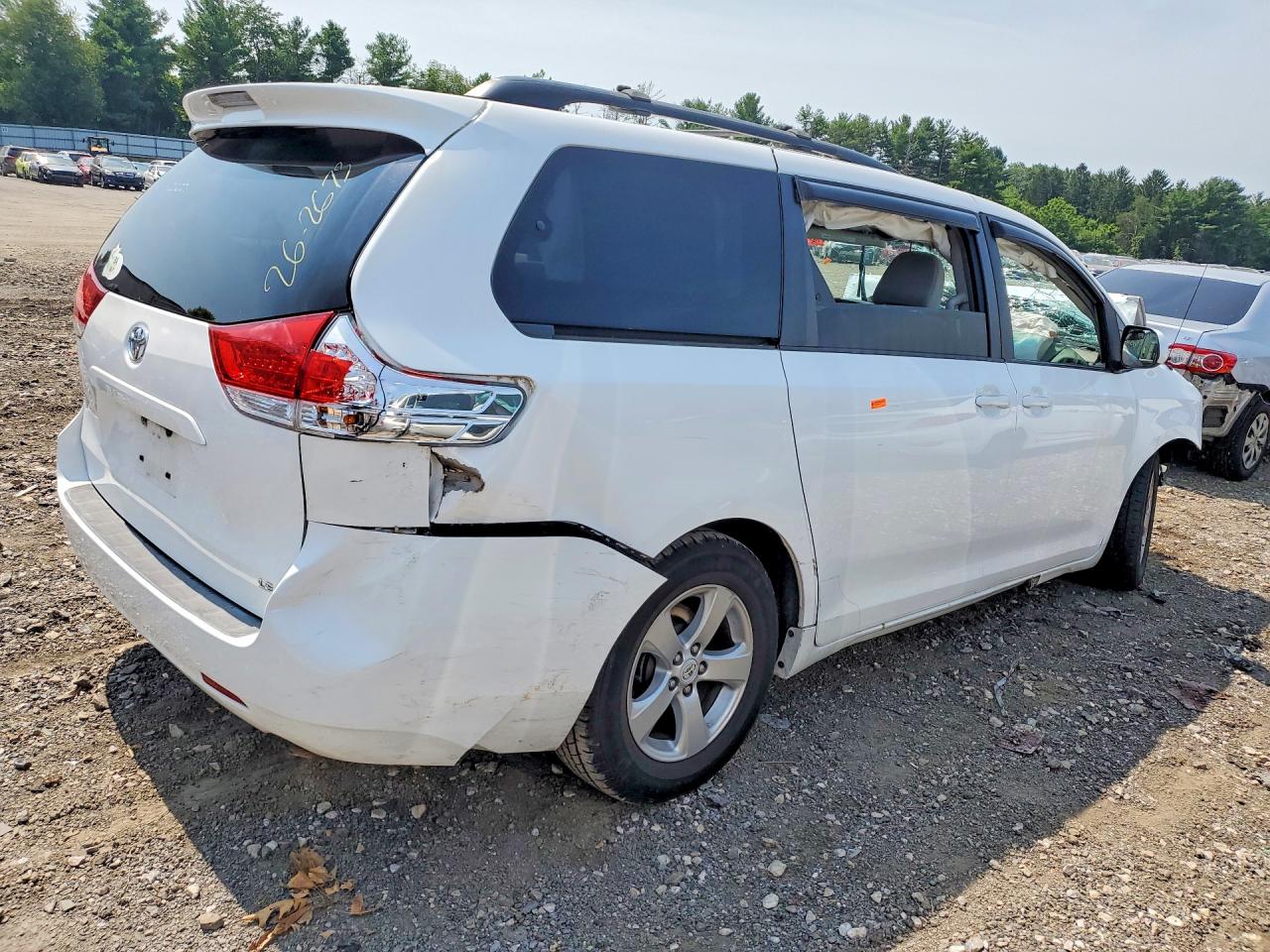 2012 Toyota Sienna Le White vin: 5TDKK3DC4CS214256