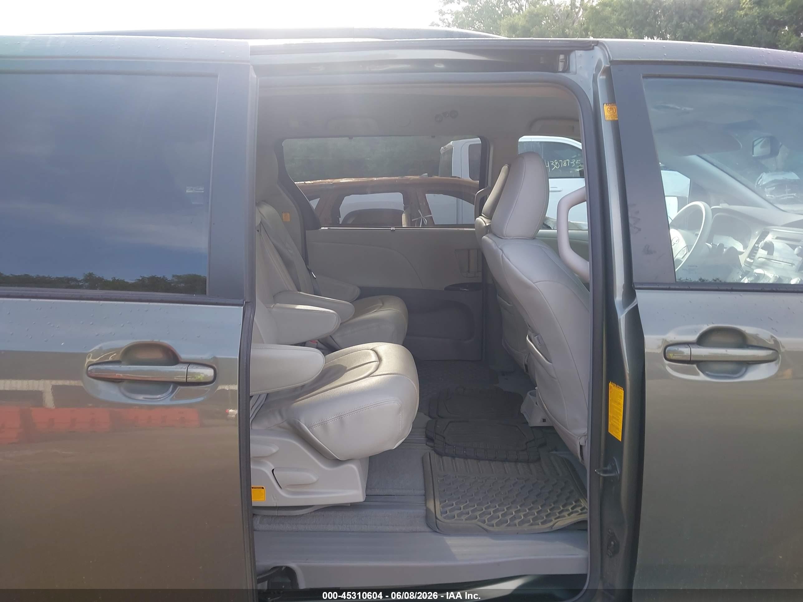 2012 Toyota Sienna Le V6 8 Passenger Gray vin: 5TDKK3DC4CS225905