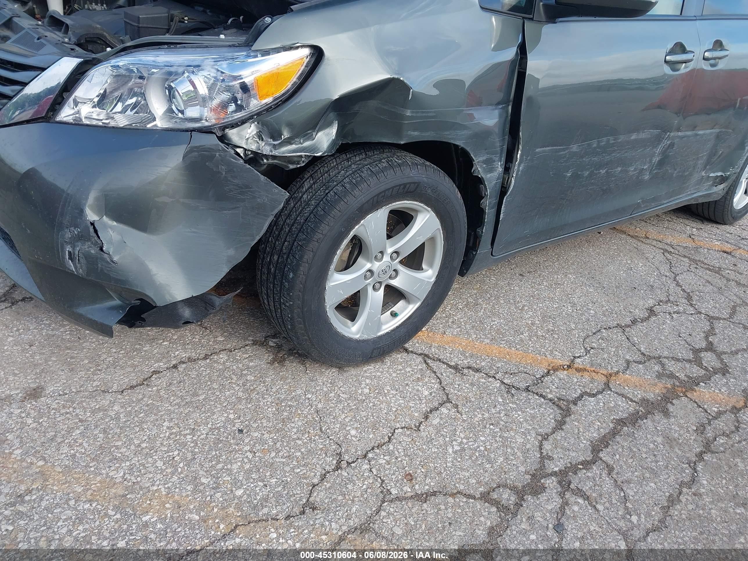 2012 Toyota Sienna Le V6 8 Passenger Gray vin: 5TDKK3DC4CS225905