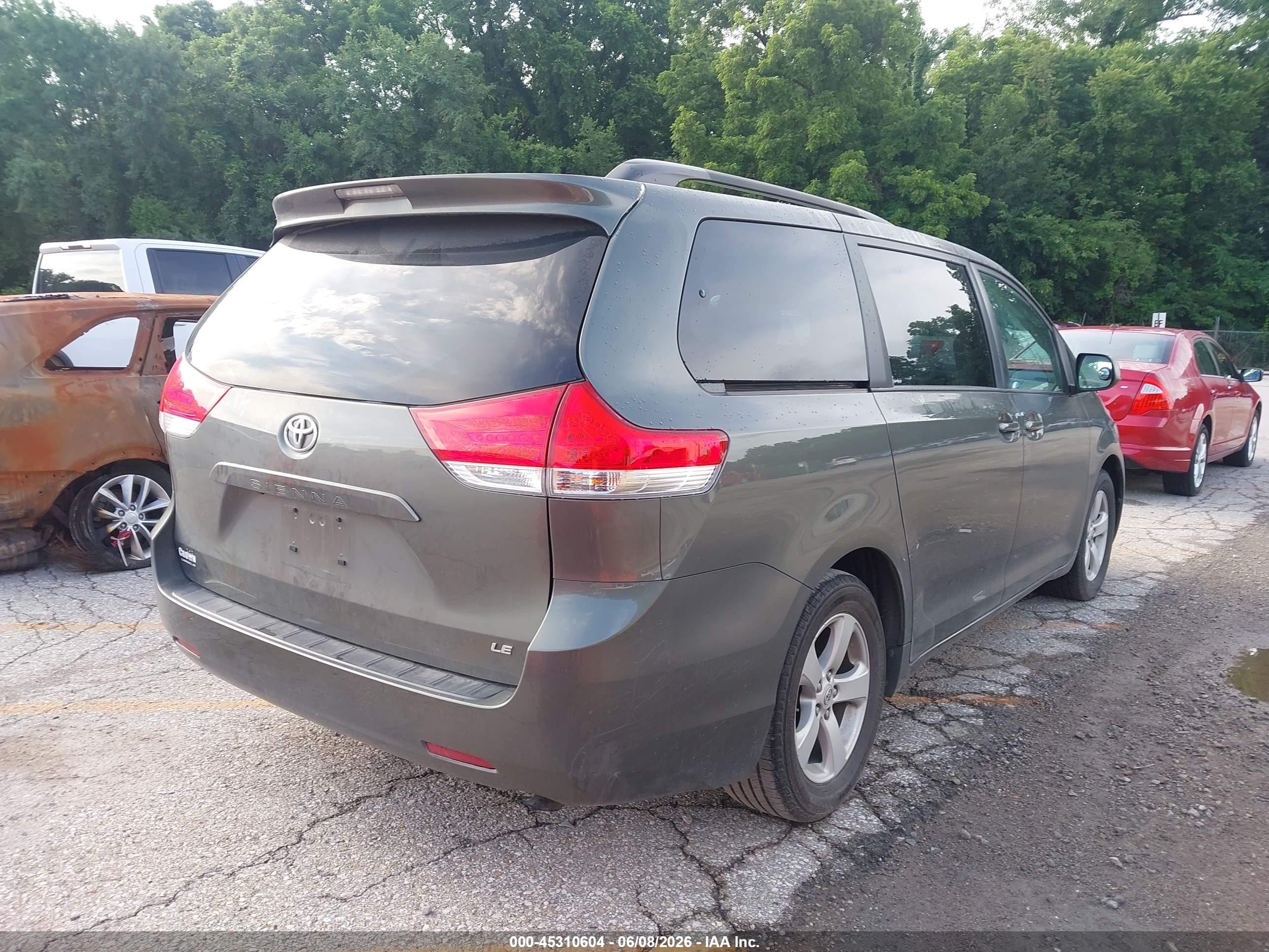 2012 Toyota Sienna Le V6 8 Passenger Gray vin: 5TDKK3DC4CS225905