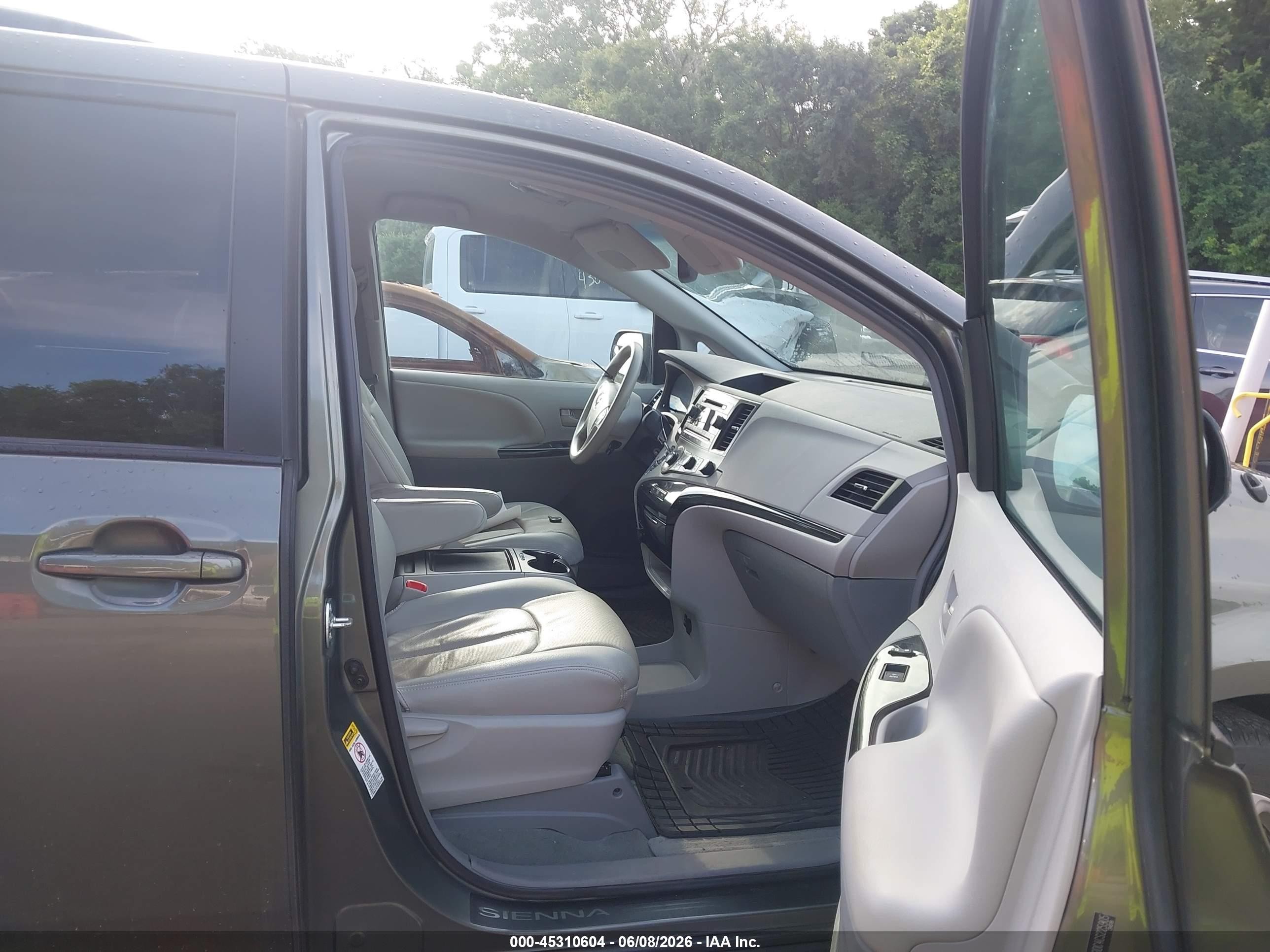 2012 Toyota Sienna Le V6 8 Passenger Gray vin: 5TDKK3DC4CS225905