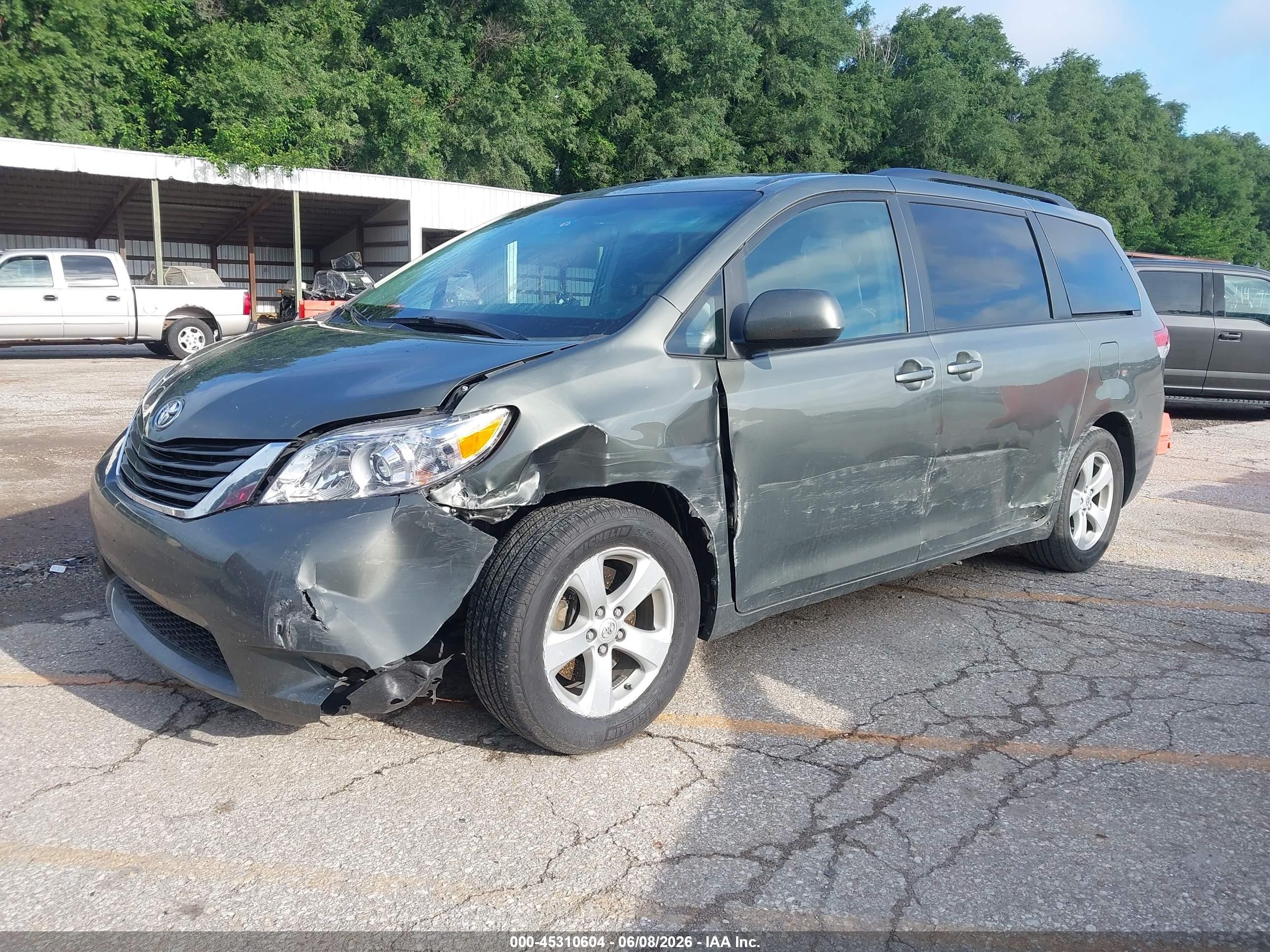 2012 Toyota Sienna Le V6 8 Passenger Gray vin: 5TDKK3DC4CS225905