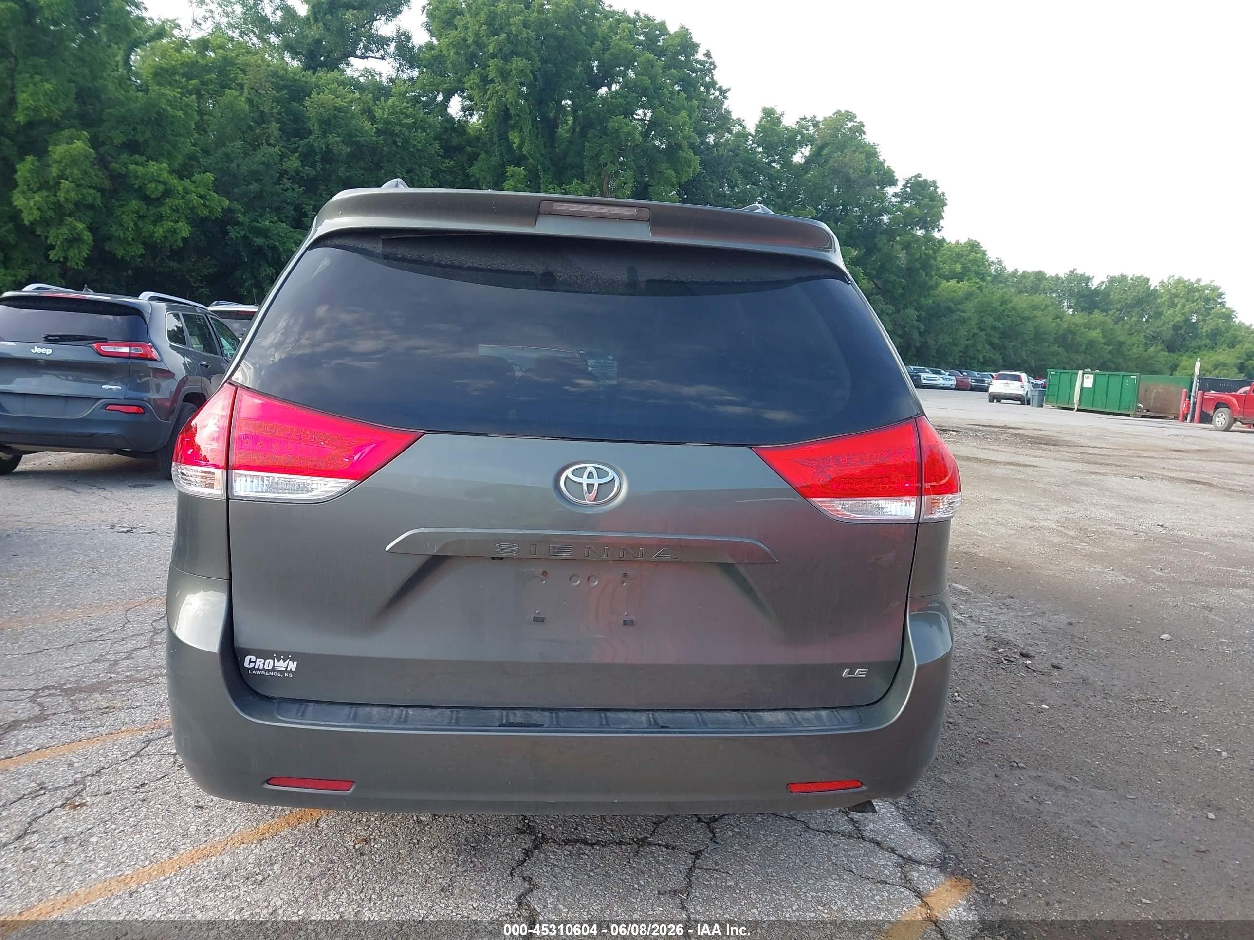 2012 Toyota Sienna Le V6 8 Passenger Gray vin: 5TDKK3DC4CS225905