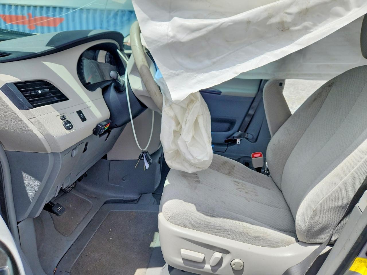 2012 Toyota Sienna Le Silver vin: 5TDKK3DC4CS226357