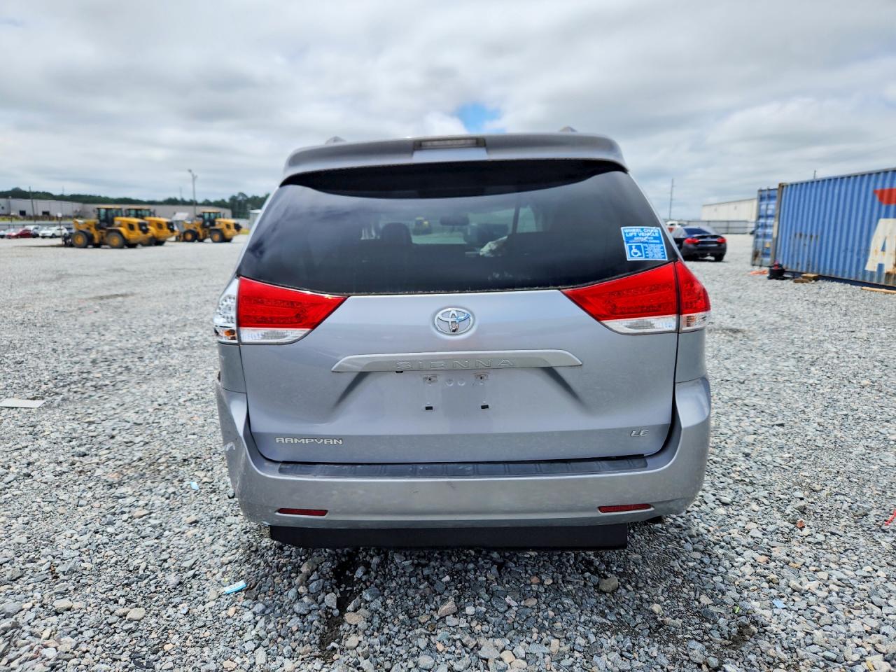 2012 Toyota Sienna Le Silver vin: 5TDKK3DC4CS226357