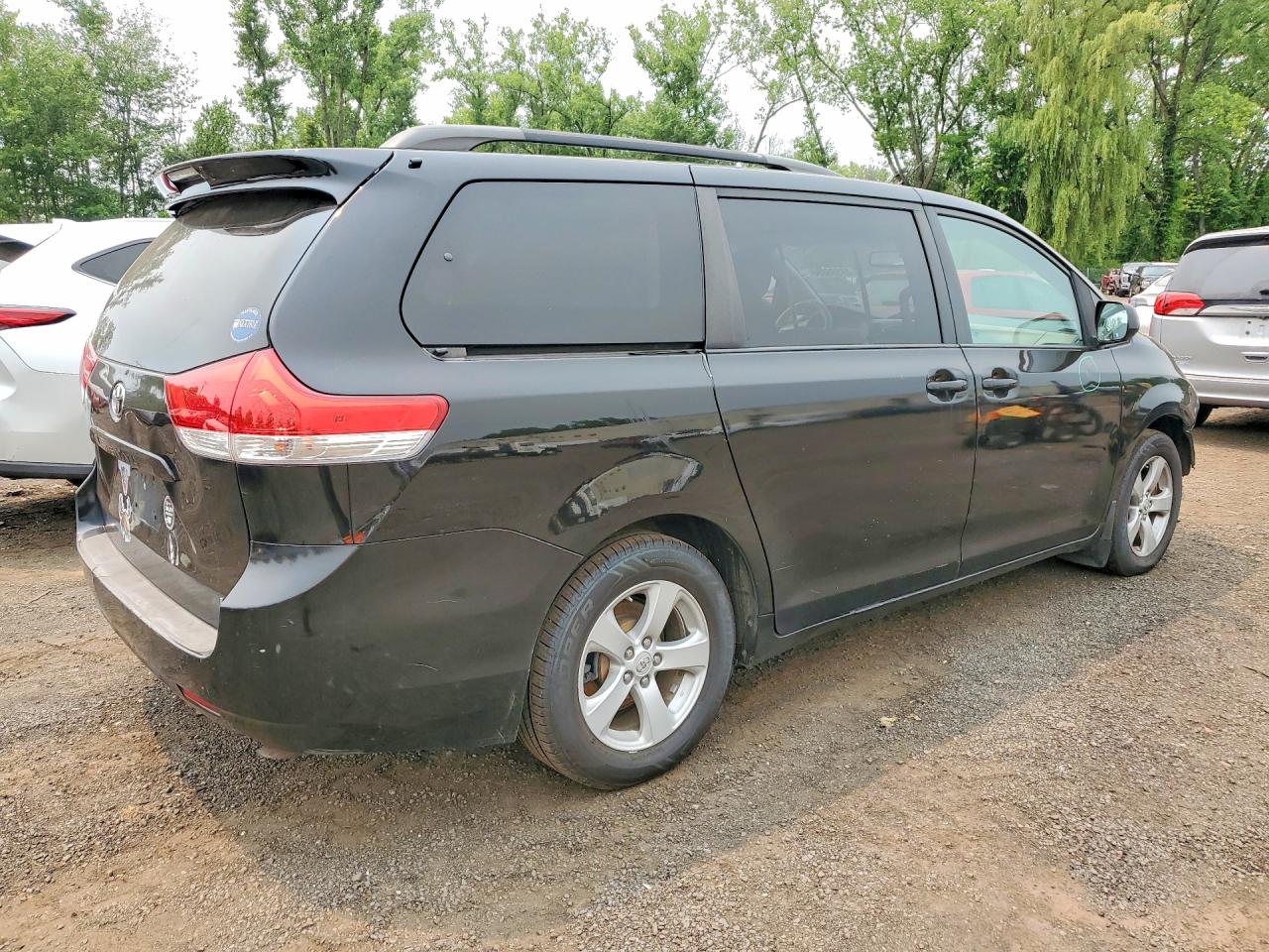 2012 Toyota Sienna Le Black vin: 5TDKK3DC4CS231591