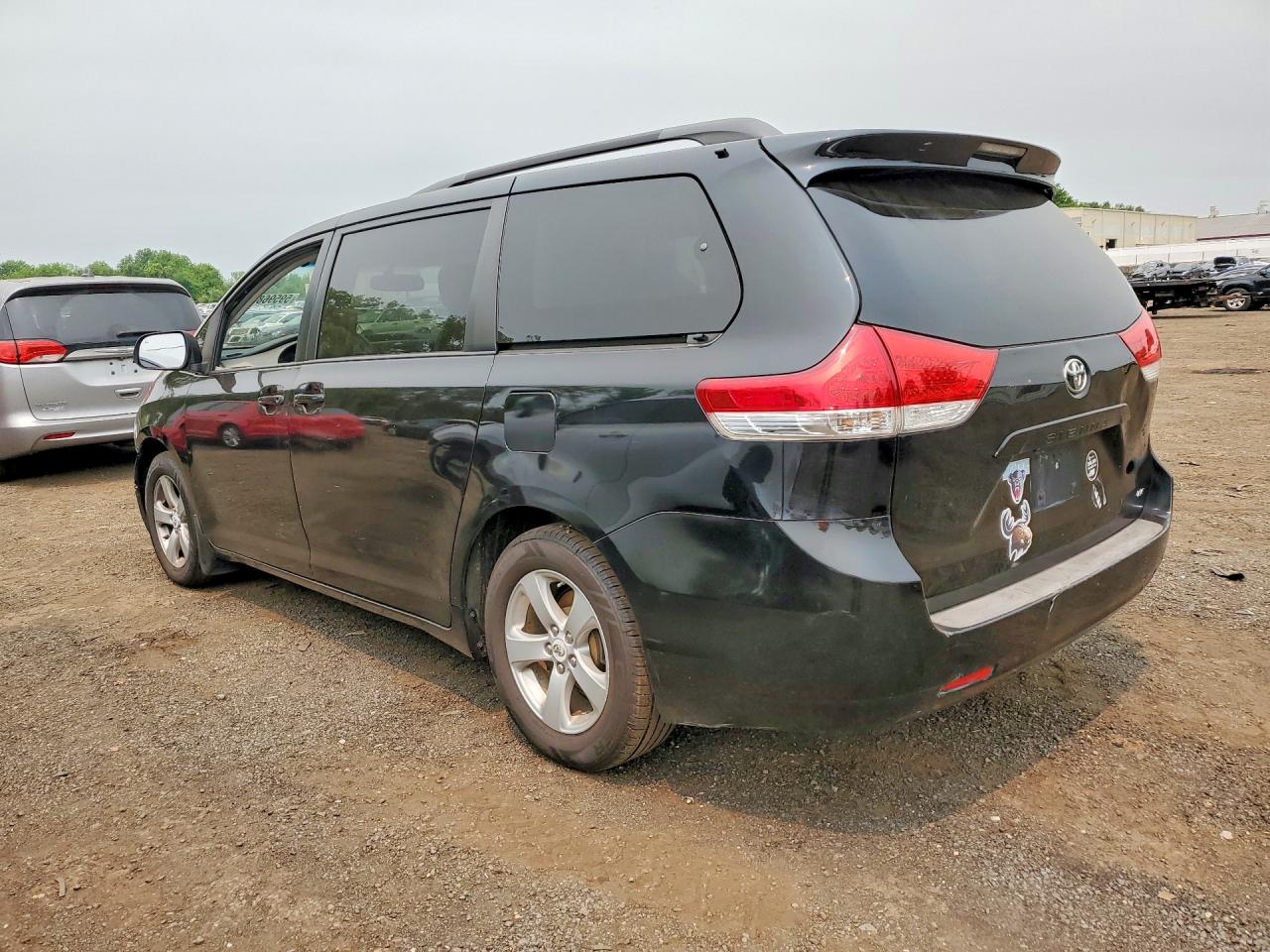 2012 Toyota Sienna Le Black vin: 5TDKK3DC4CS231591