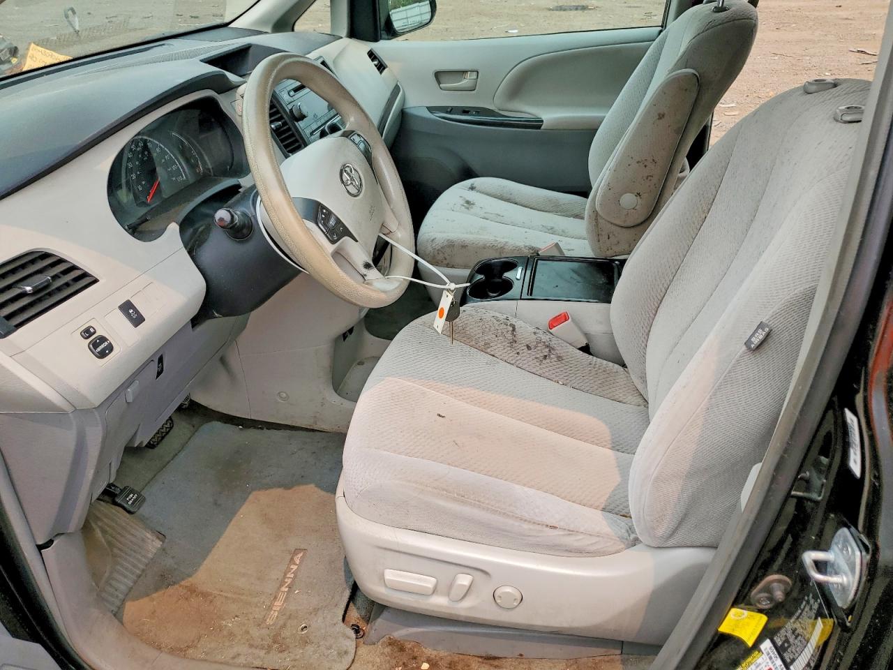 2012 Toyota Sienna Le Black vin: 5TDKK3DC4CS231591