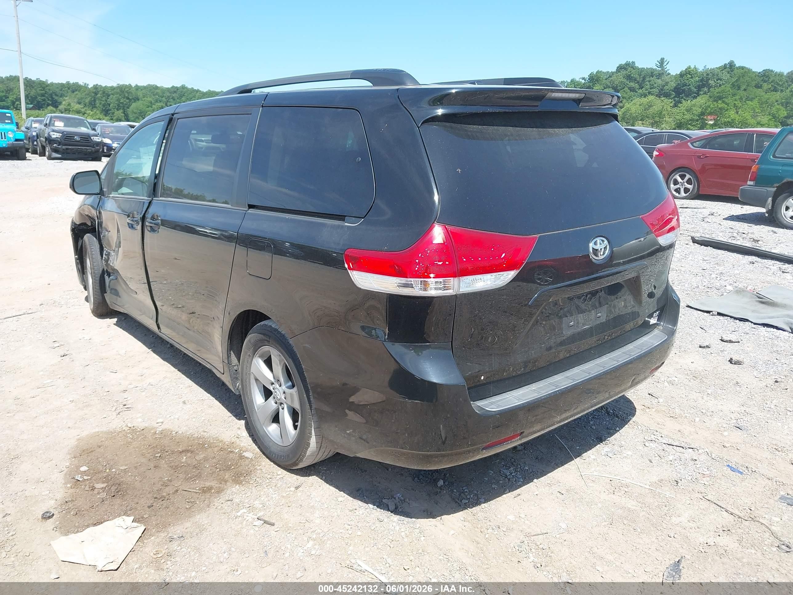 2012 Toyota Sienna Le V6 8 Passenger Серый vin: 5TDKK3DC4CS235866