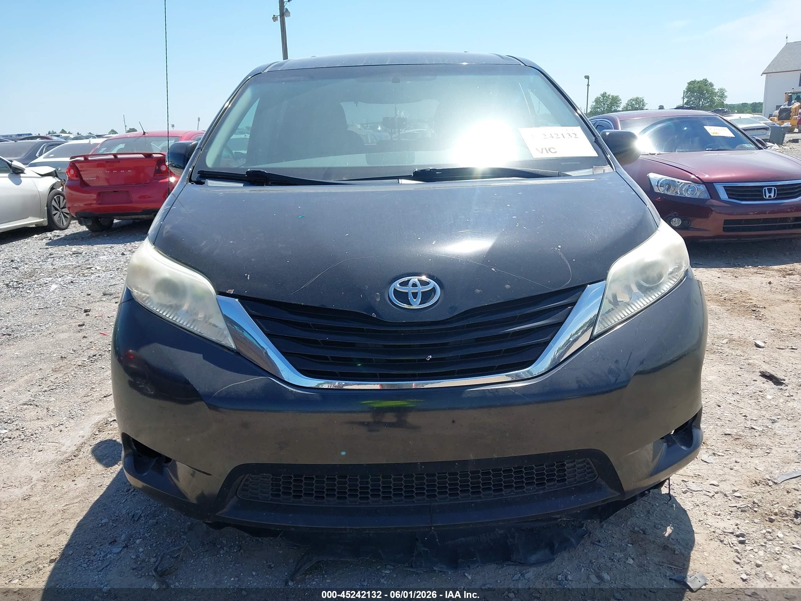 2012 Toyota Sienna Le V6 8 Passenger Серый vin: 5TDKK3DC4CS235866