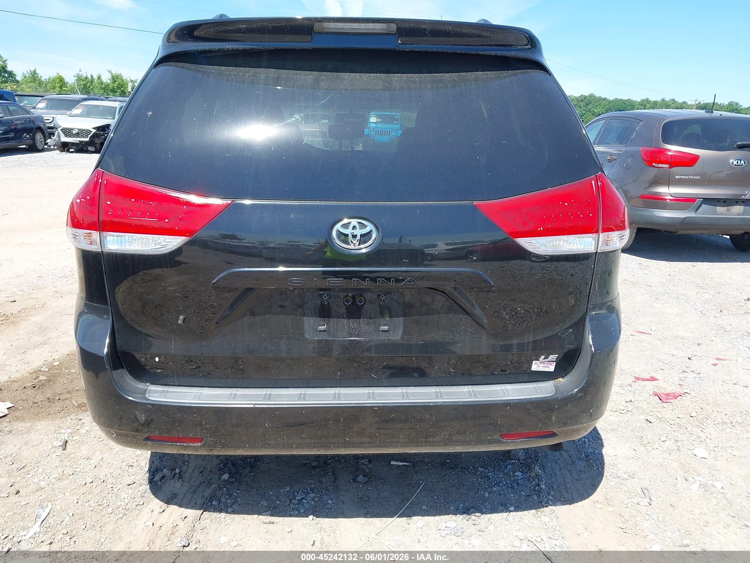 2012 Toyota Sienna Le V6 8 Passenger Серый vin: 5TDKK3DC4CS235866