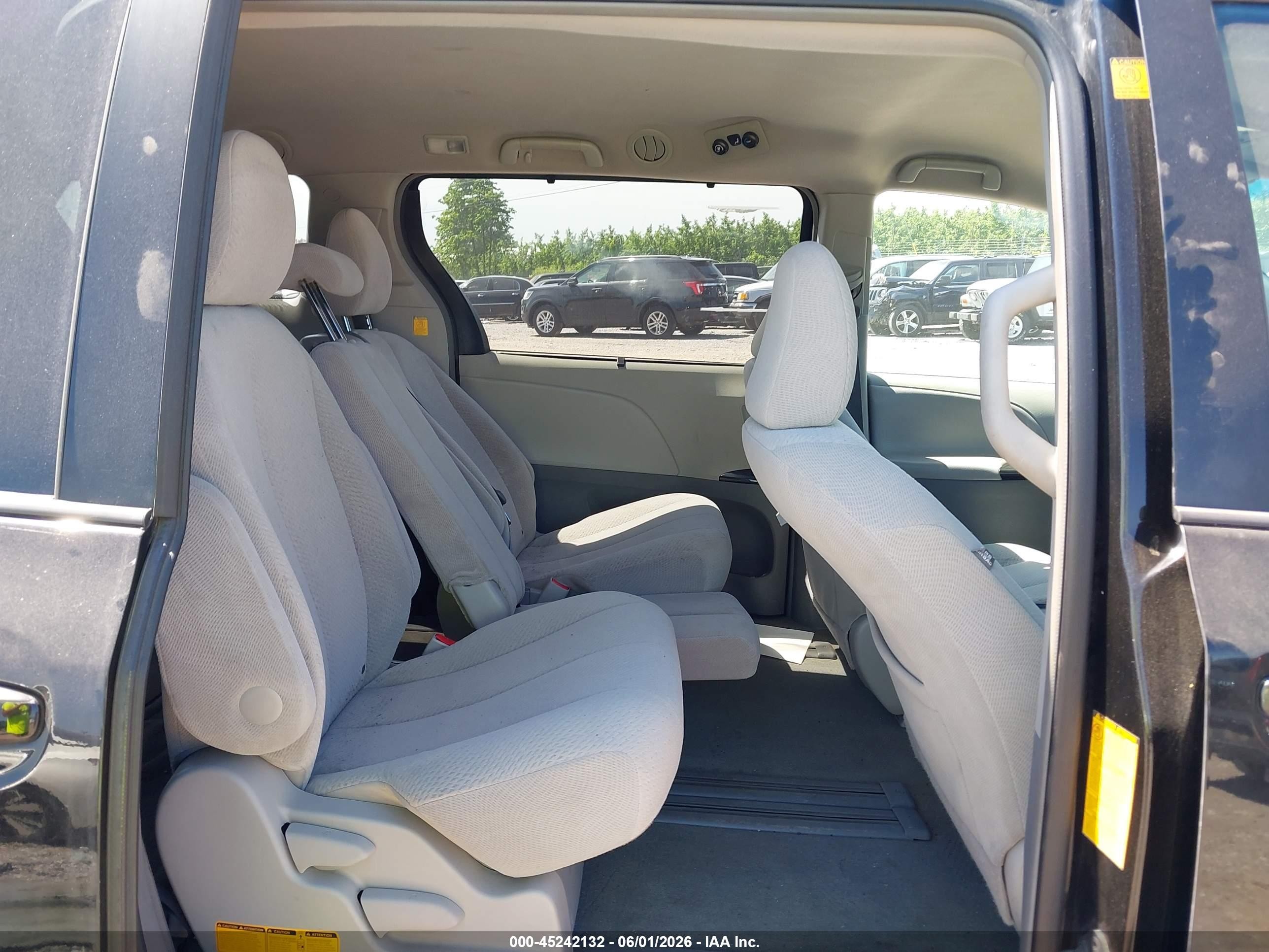 2012 Toyota Sienna Le V6 8 Passenger Серый vin: 5TDKK3DC4CS235866