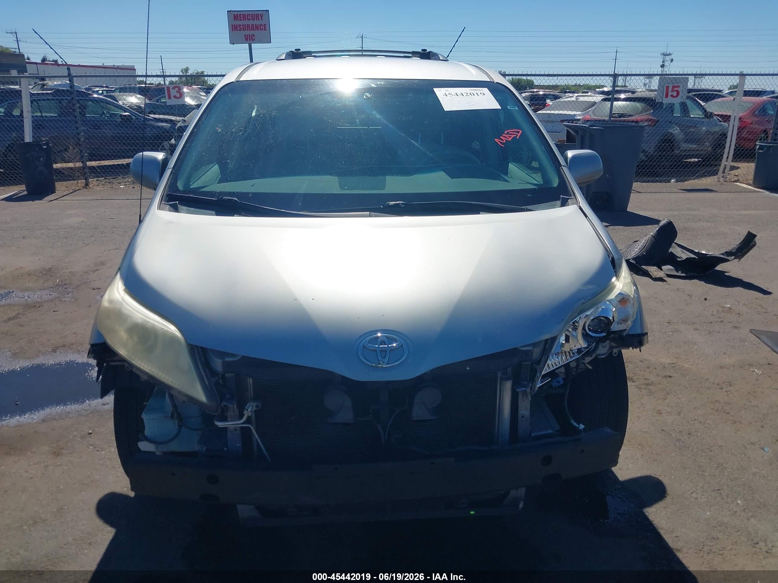 2012 Toyota Sienna Le V6 8 Passenger Silver vin: 5TDKK3DC4CS244325
