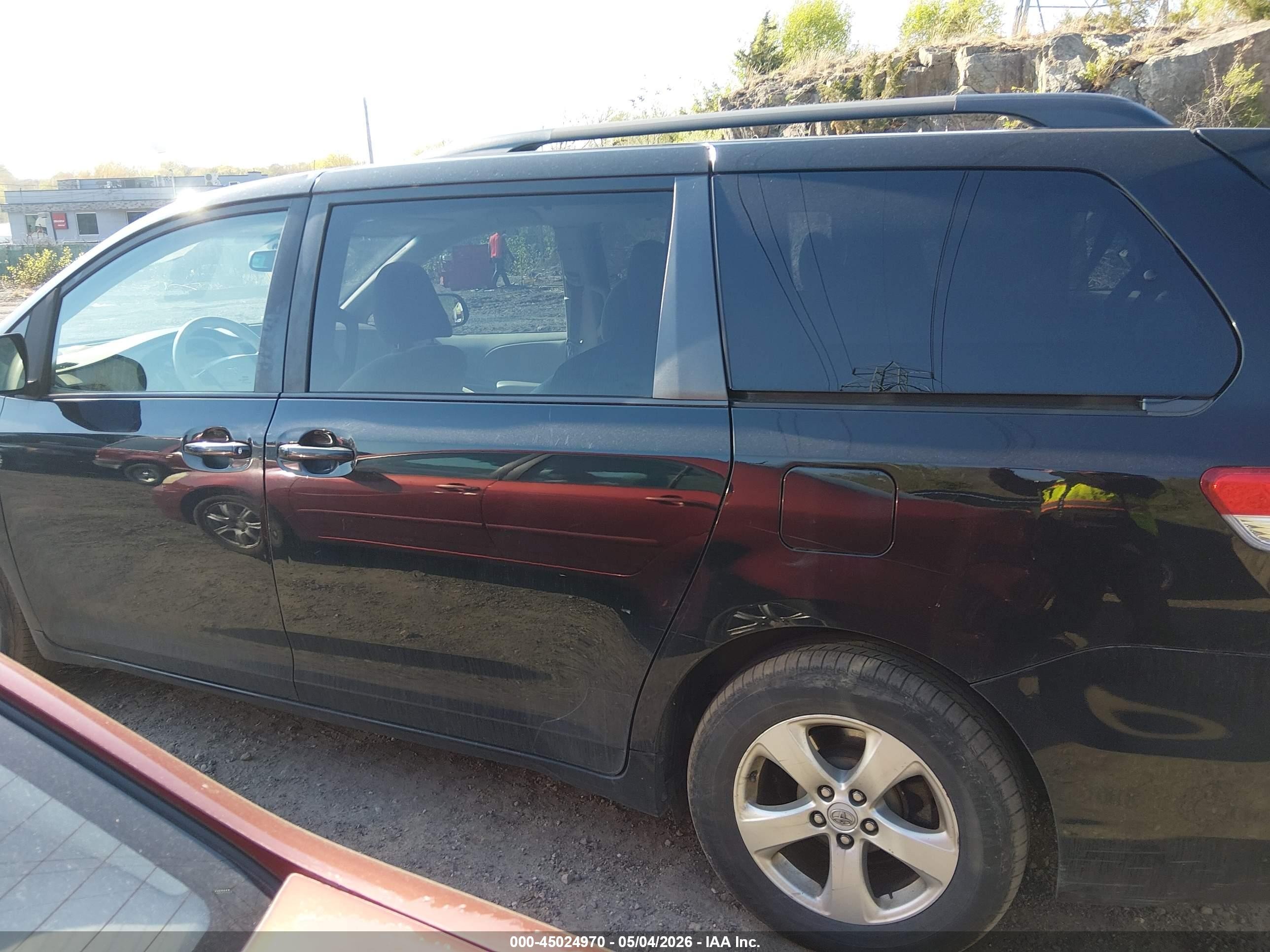 2012 Toyota Sienna Le V6 8 Passenger Черный vin: 5TDKK3DC4CS253591
