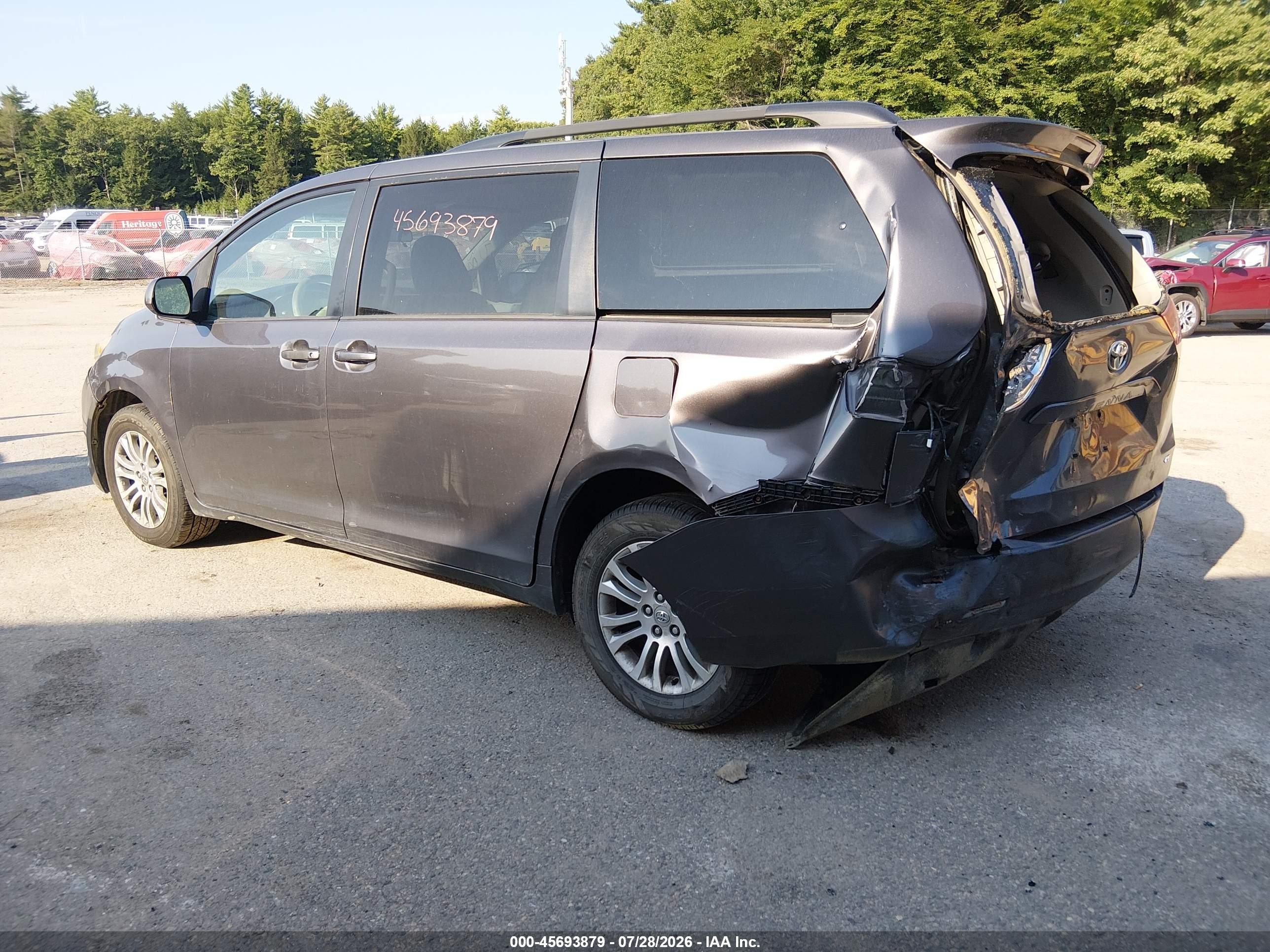 2012 Toyota Sienna Le V6 8 Passenger Gray vin: 5TDKK3DC4CS257222