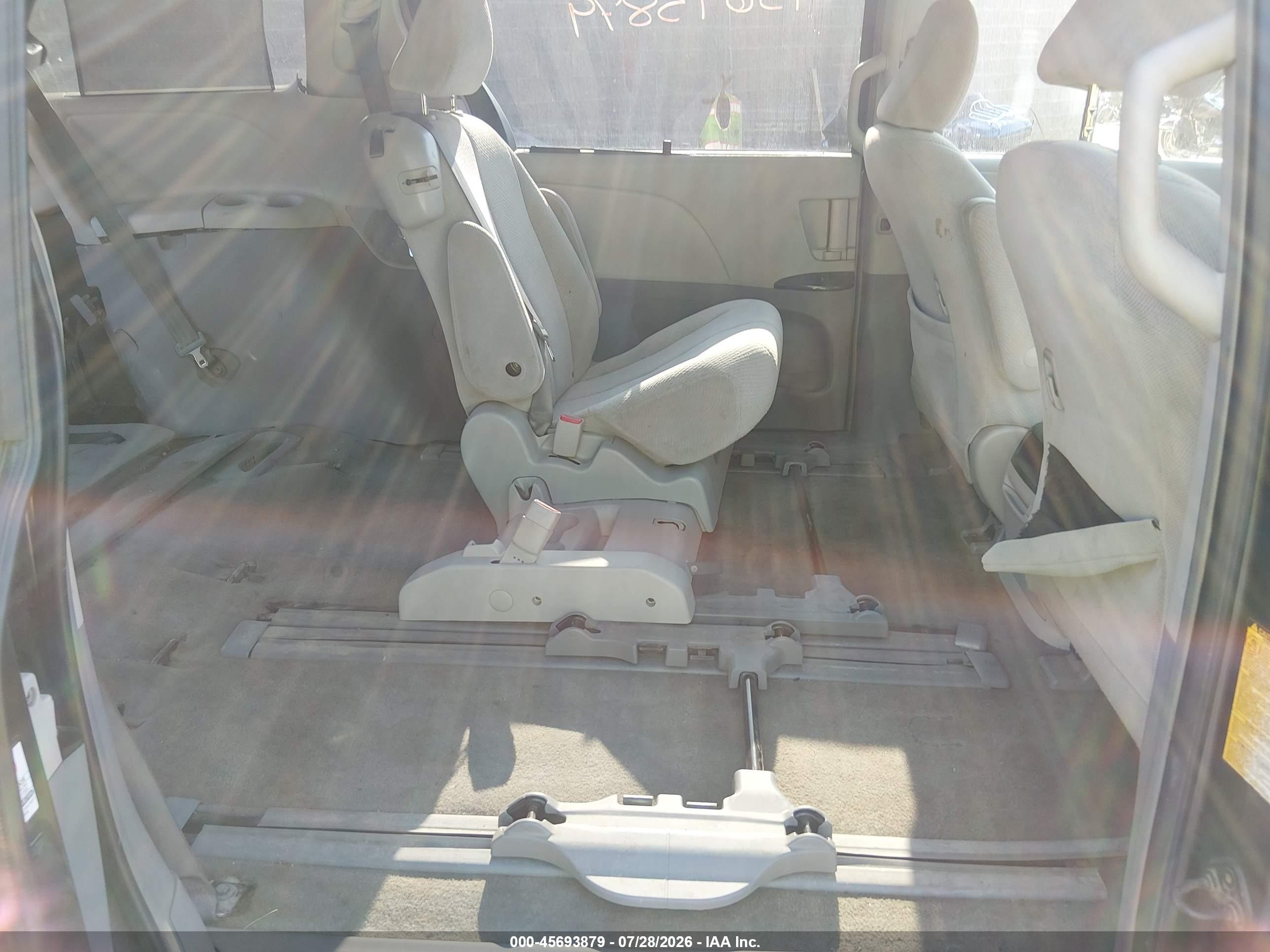 2012 Toyota Sienna Le V6 8 Passenger Gray vin: 5TDKK3DC4CS257222