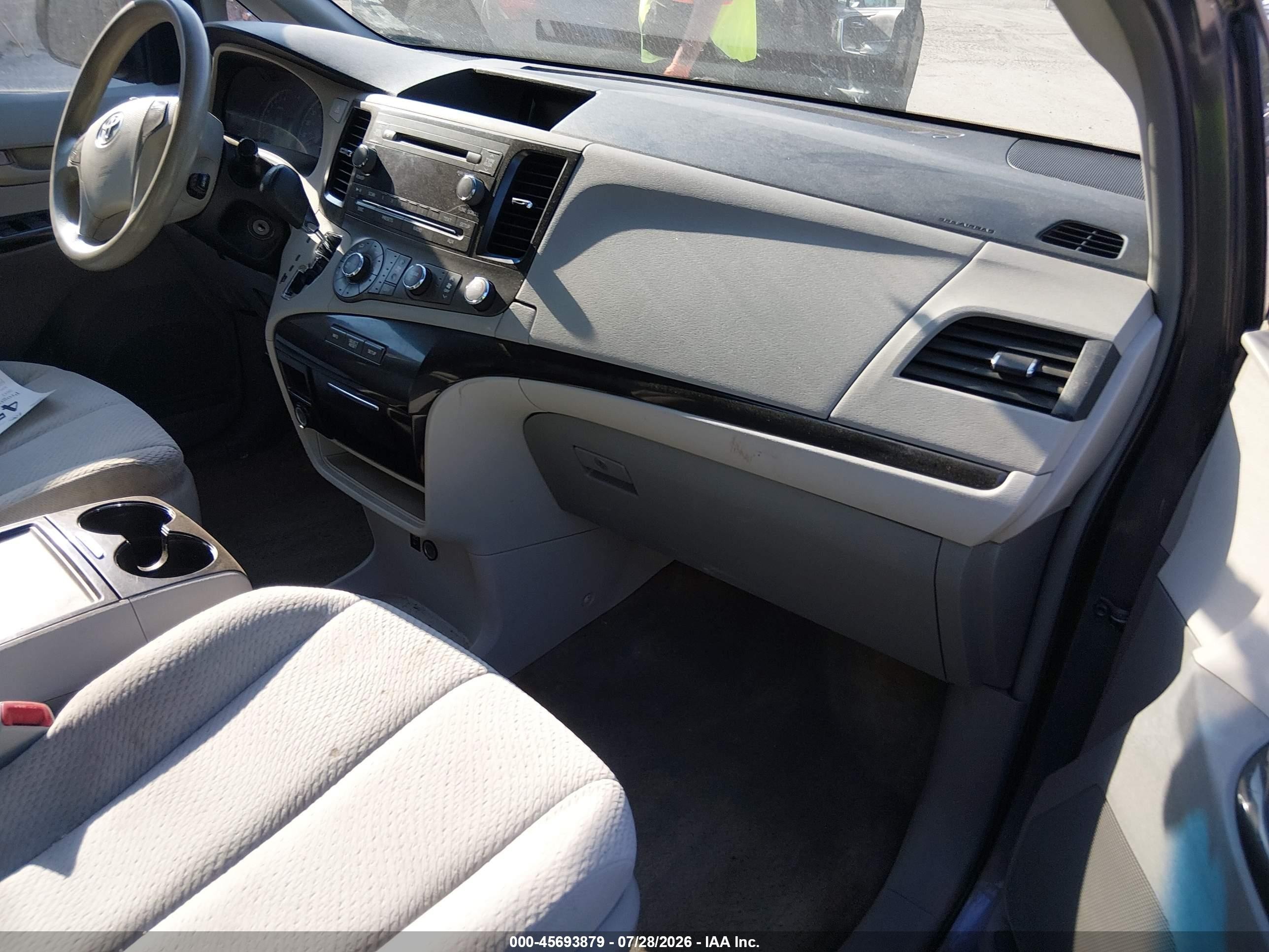 2012 Toyota Sienna Le V6 8 Passenger Gray vin: 5TDKK3DC4CS257222