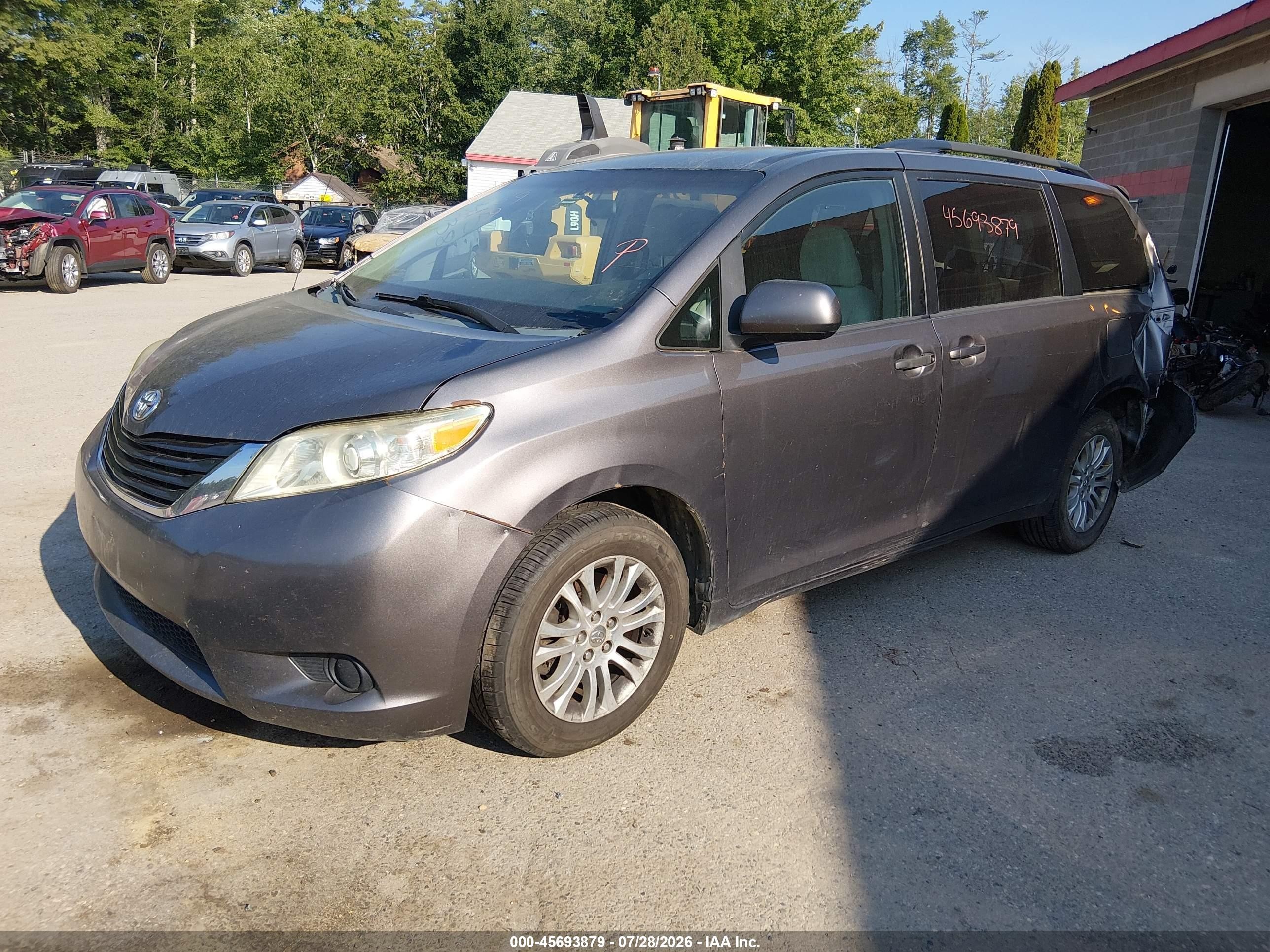 2012 Toyota Sienna Le V6 8 Passenger Gray vin: 5TDKK3DC4CS257222
