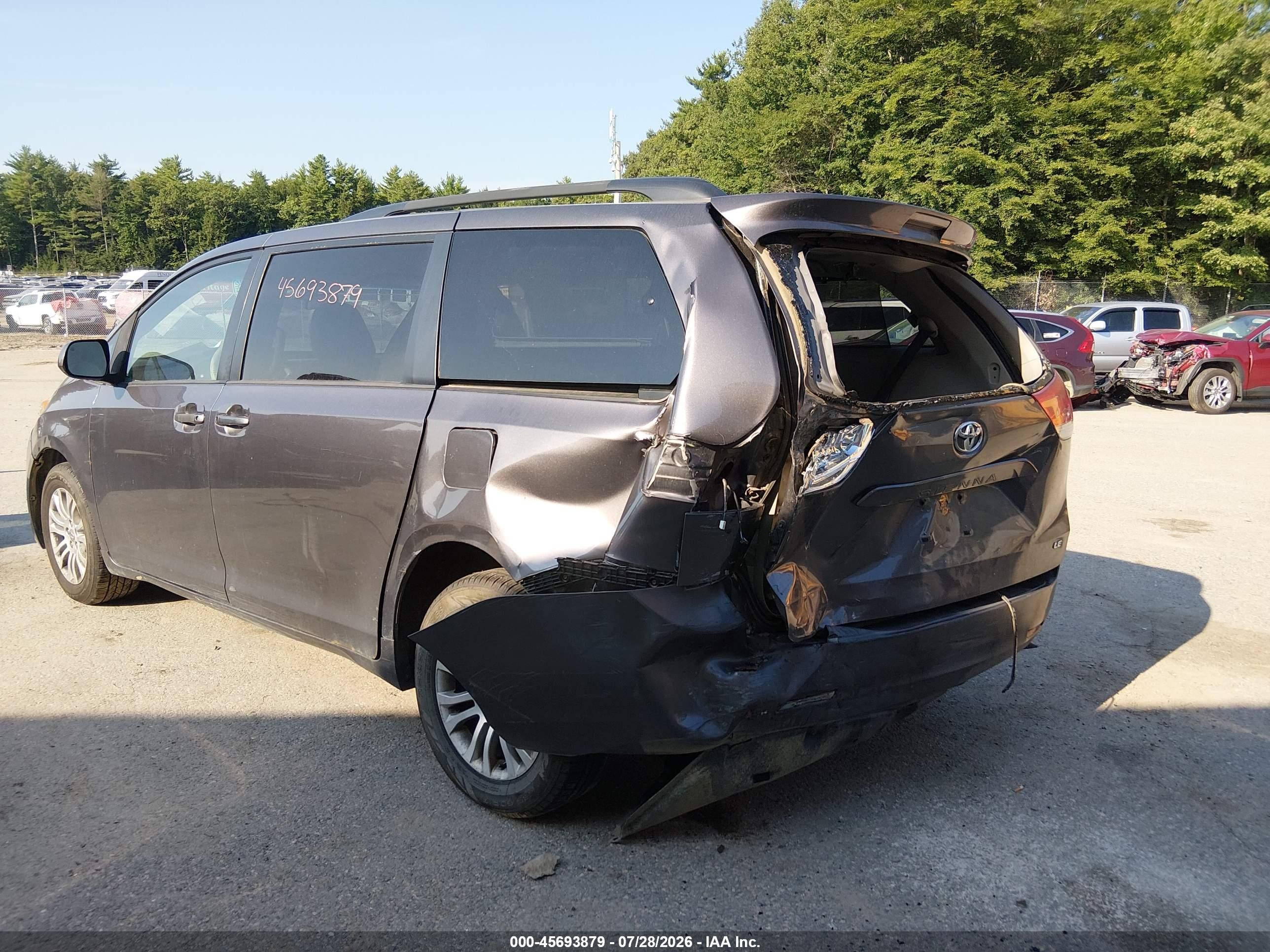 2012 Toyota Sienna Le V6 8 Passenger Gray vin: 5TDKK3DC4CS257222