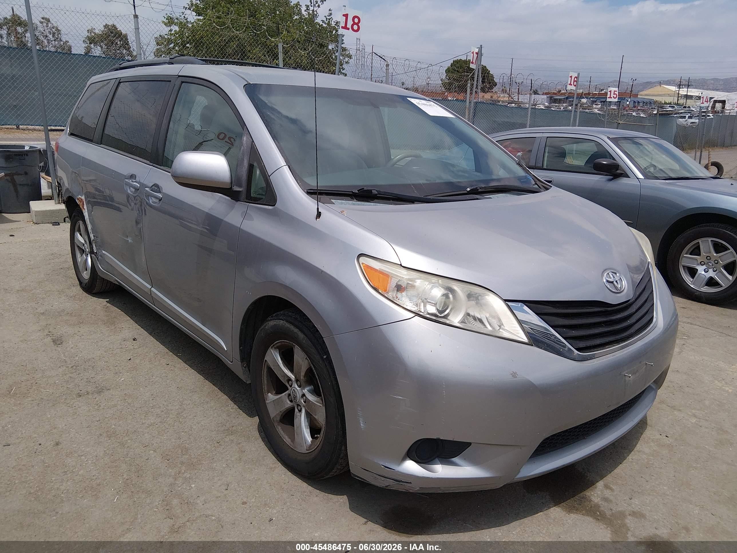 2012 Toyota Sienna Le V6 8 Passenger Silver vin: 5TDKK3DC4CS259195