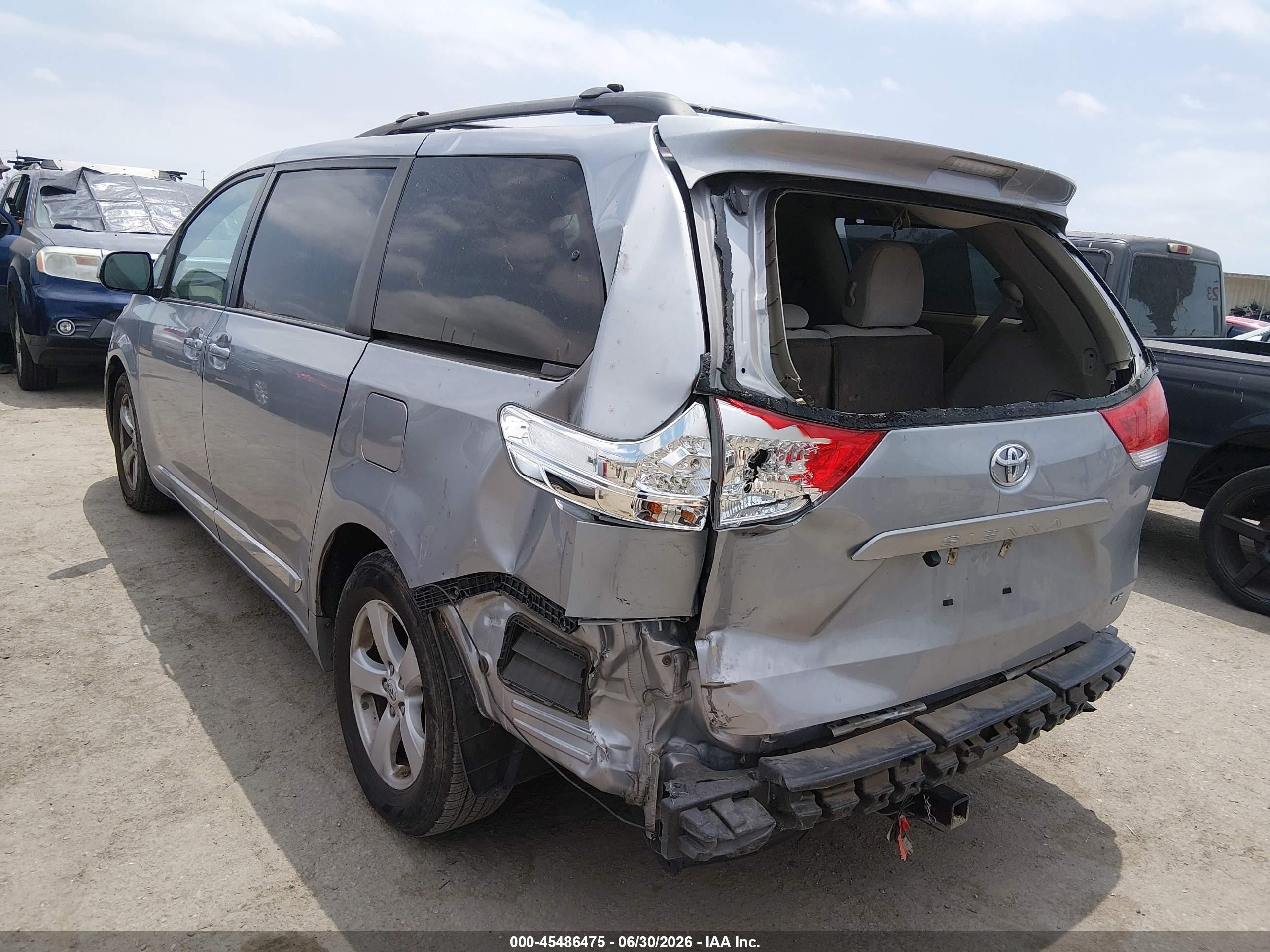 2012 Toyota Sienna Le V6 8 Passenger Серебряный vin: 5TDKK3DC4CS259195