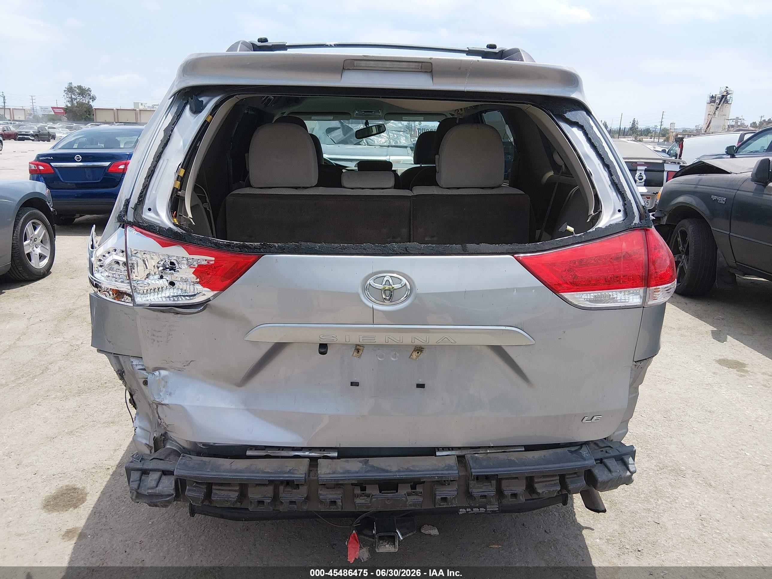 2012 Toyota Sienna Le V6 8 Passenger Серебряный vin: 5TDKK3DC4CS259195