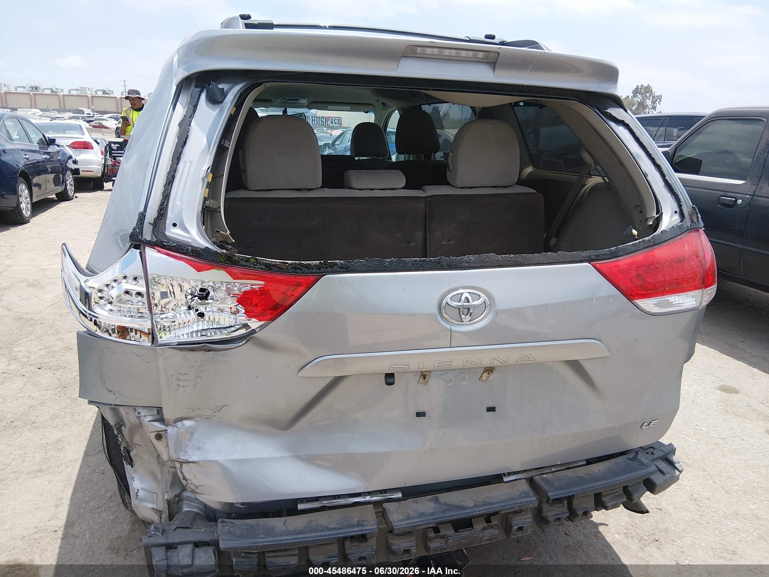 2012 Toyota Sienna Le V6 8 Passenger Серебряный vin: 5TDKK3DC4CS259195