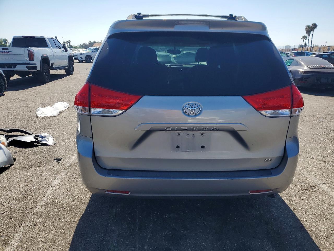 2012 Toyota Sienna Le Silver vin: 5TDKK3DC4CS261013