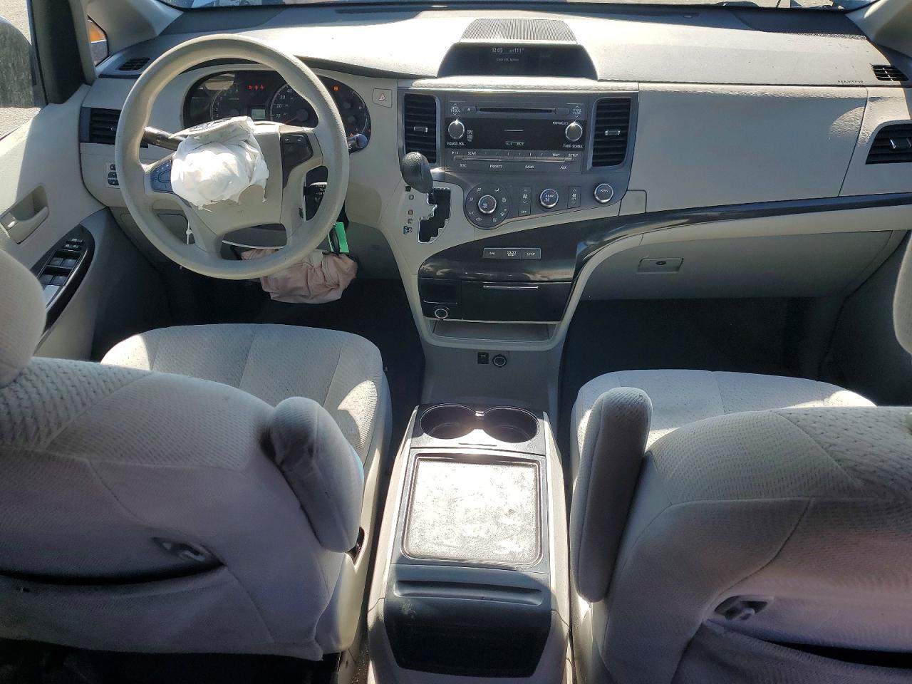 2012 Toyota Sienna Le Silver vin: 5TDKK3DC4CS261013