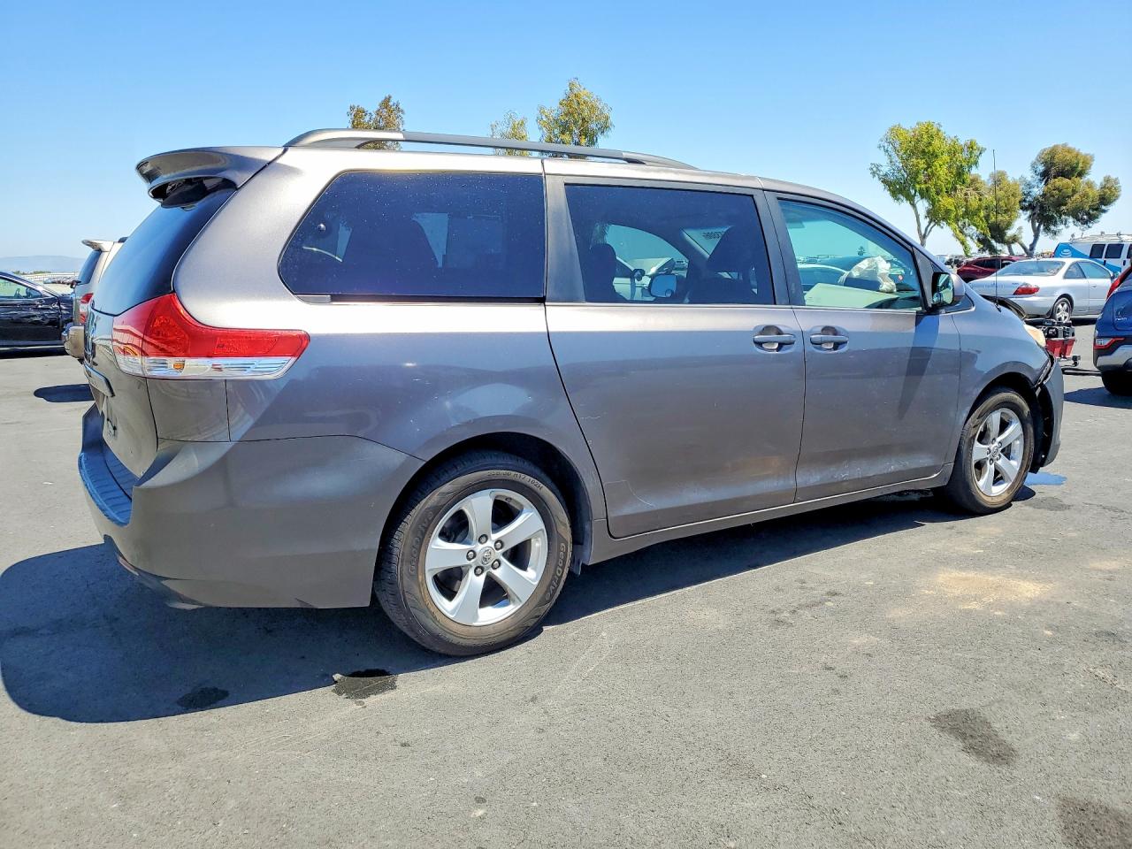 2012 Toyota Sienna Le Silver vin: 5TDKK3DC4CS261108