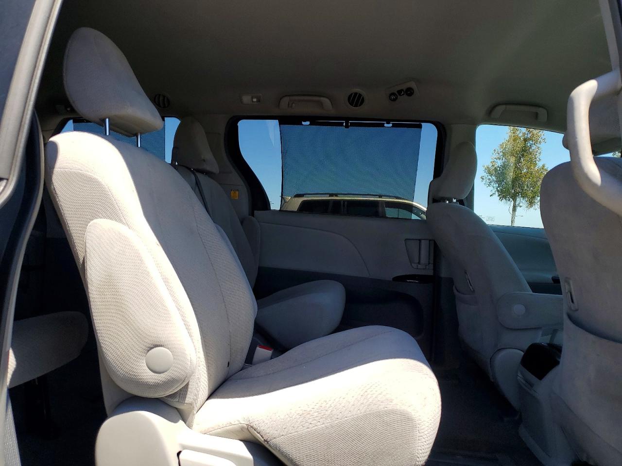 2012 Toyota Sienna Le Silver vin: 5TDKK3DC4CS261108