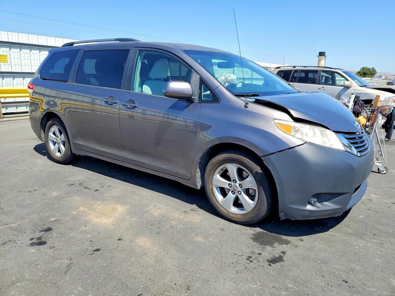 2012 Toyota Sienna Le Silver vin: 5TDKK3DC4CS261108