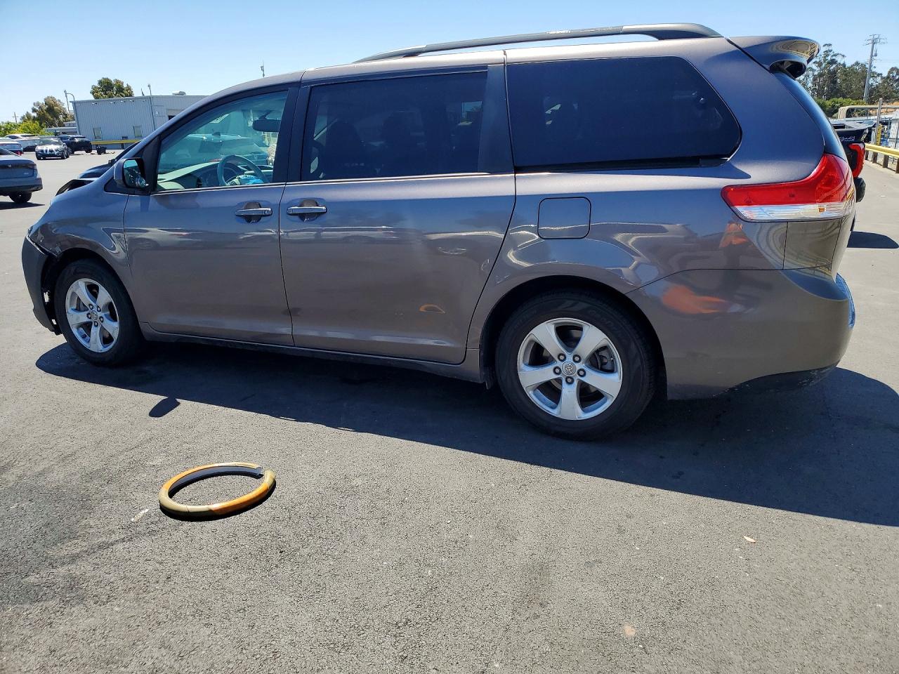 2012 Toyota Sienna Le Silver vin: 5TDKK3DC4CS261108