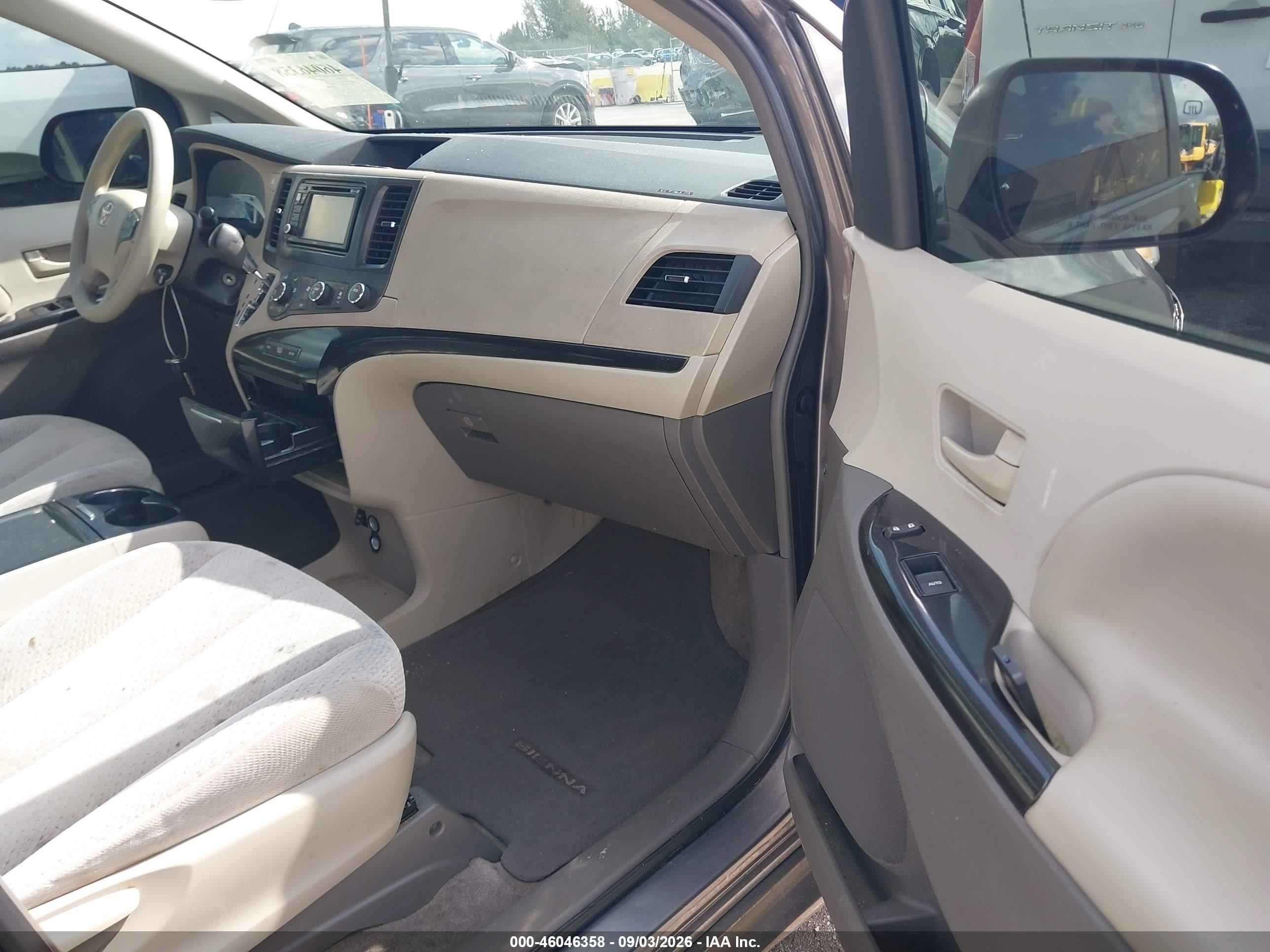 2012 Toyota Sienna Le V6 8 Passenger Gray vin: 5TDKK3DC4CS268852