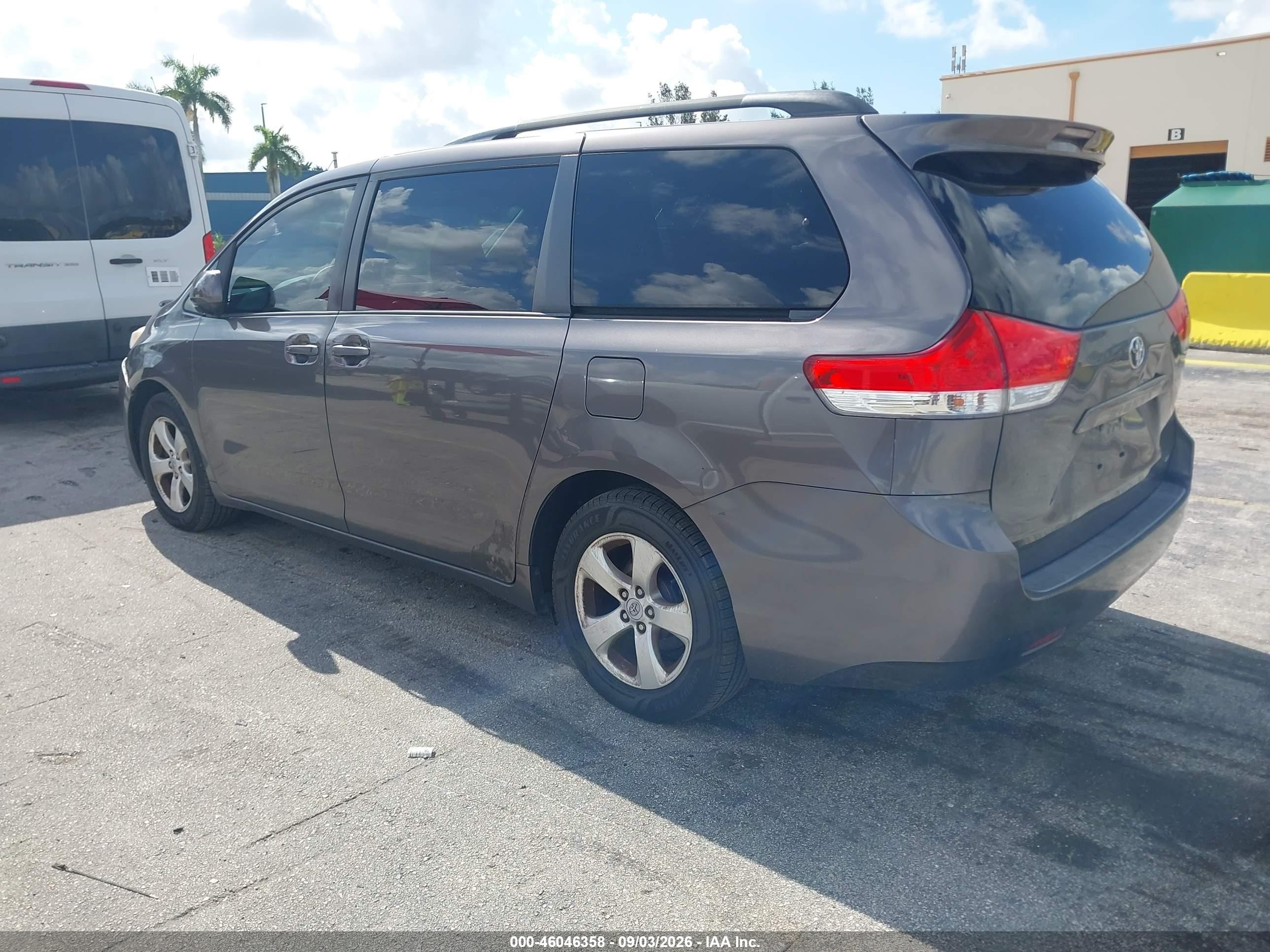 2012 Toyota Sienna Le V6 8 Passenger Gray vin: 5TDKK3DC4CS268852