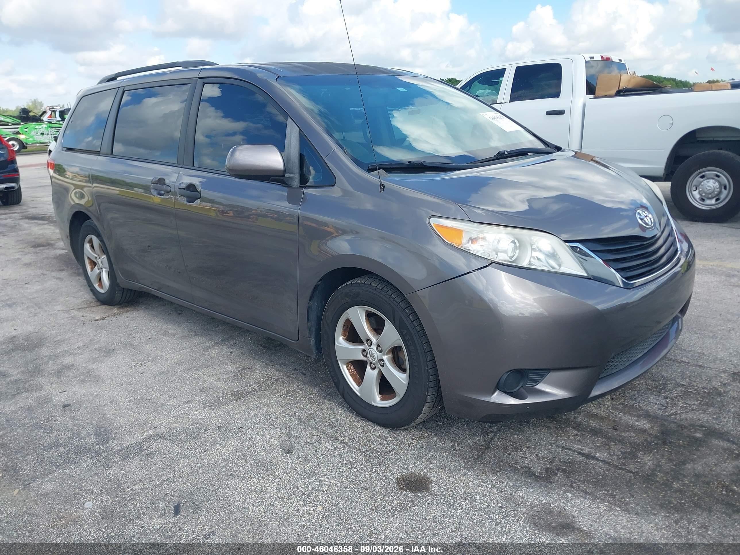 2012 Toyota Sienna Le V6 8 Passenger Gray vin: 5TDKK3DC4CS268852