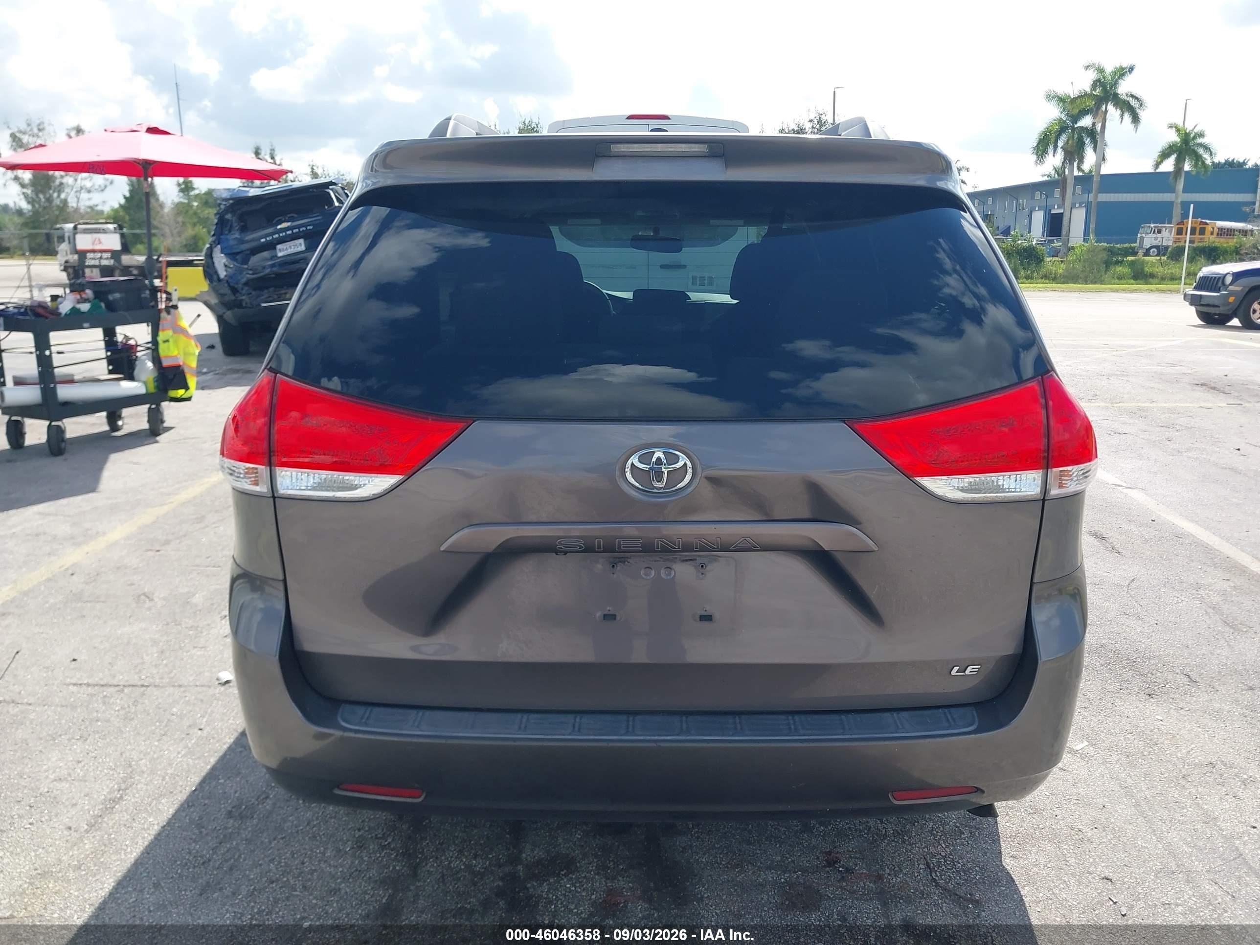 2012 Toyota Sienna Le V6 8 Passenger Gray vin: 5TDKK3DC4CS268852
