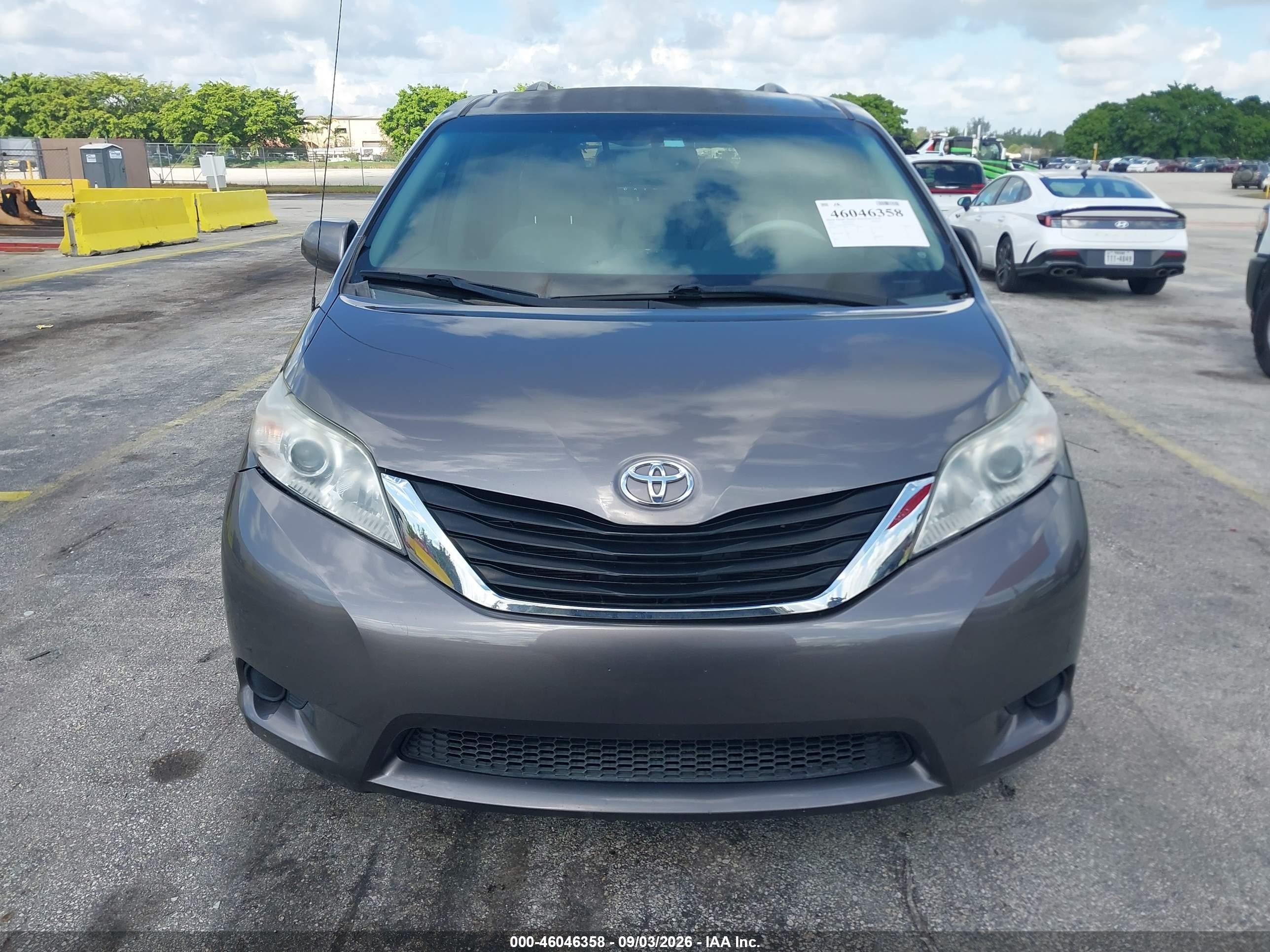 2012 Toyota Sienna Le V6 8 Passenger Gray vin: 5TDKK3DC4CS268852