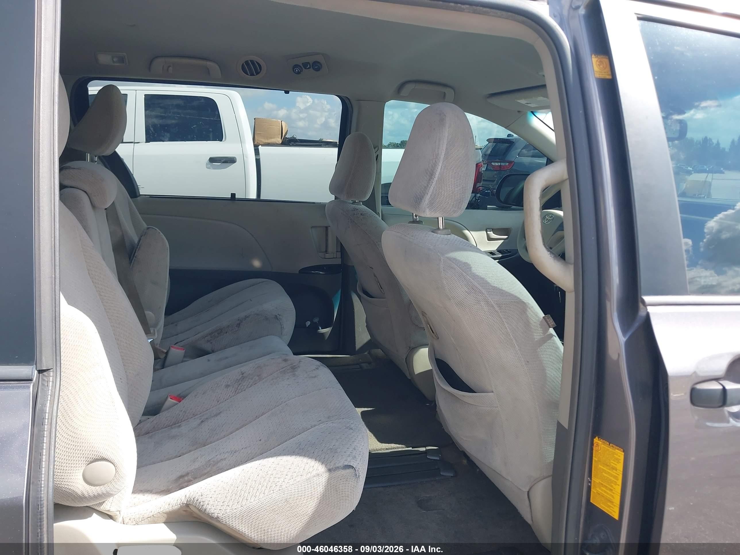 2012 Toyota Sienna Le V6 8 Passenger Gray vin: 5TDKK3DC4CS268852