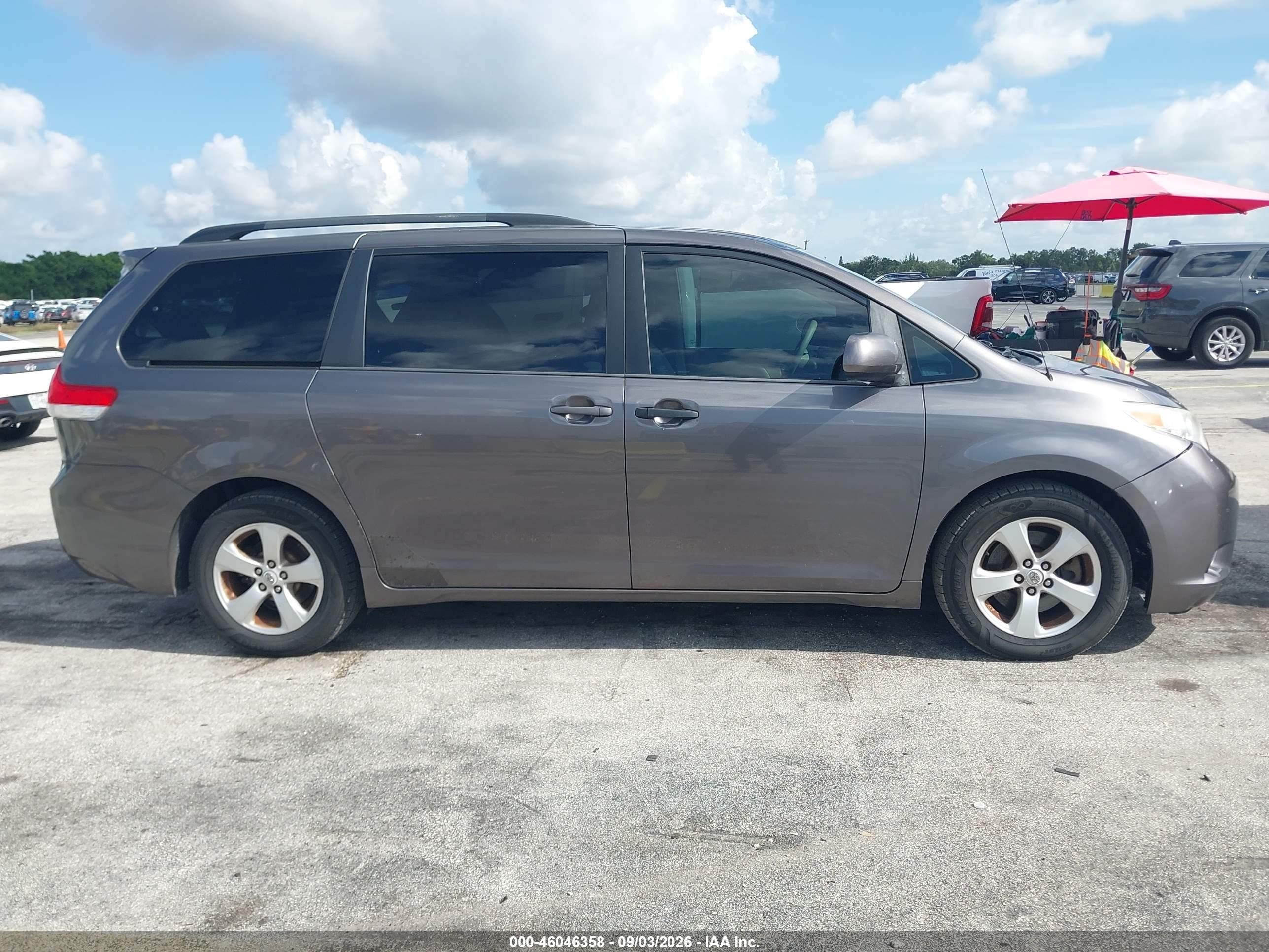 2012 Toyota Sienna Le V6 8 Passenger Gray vin: 5TDKK3DC4CS268852