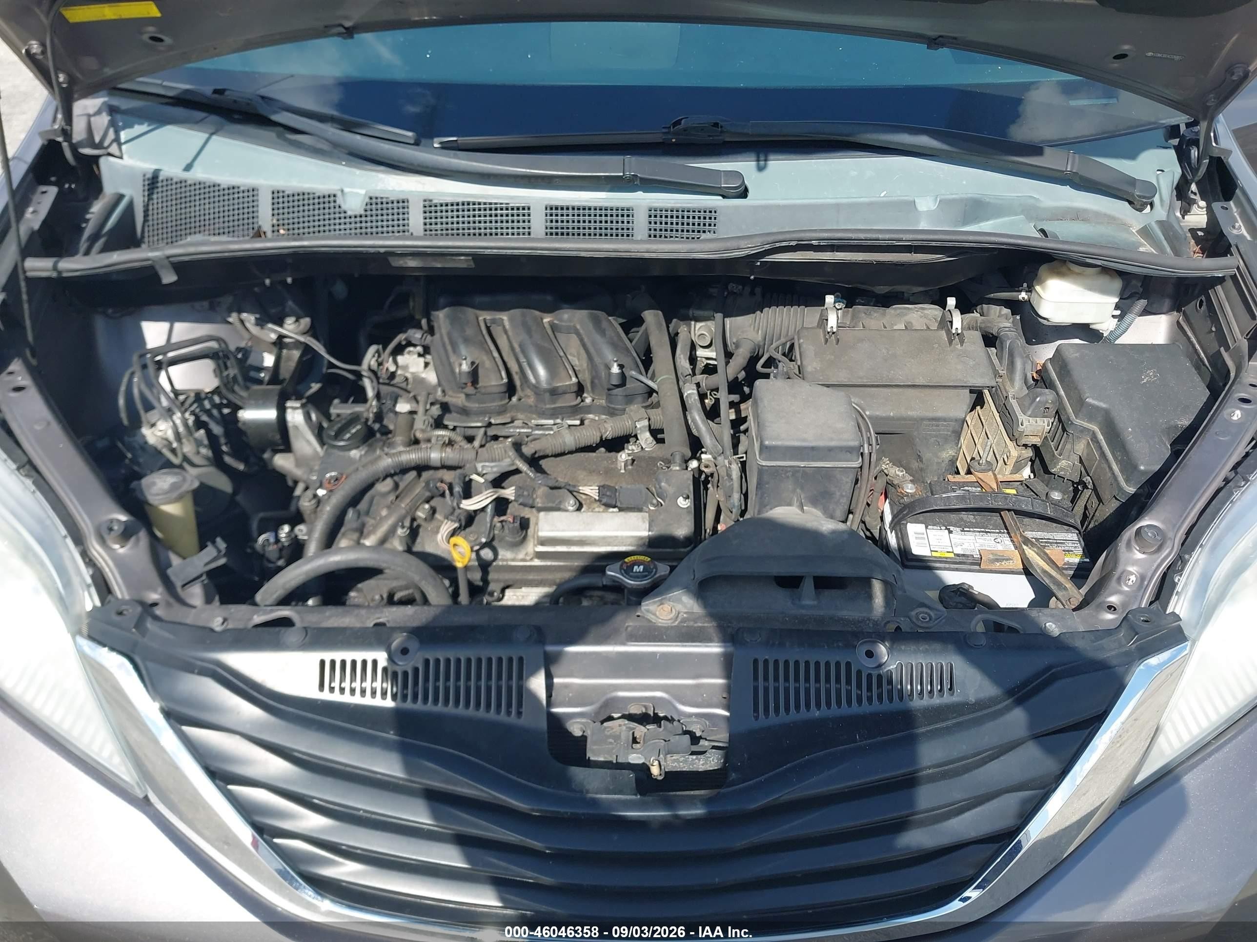 2012 Toyota Sienna Le V6 8 Passenger Gray vin: 5TDKK3DC4CS268852