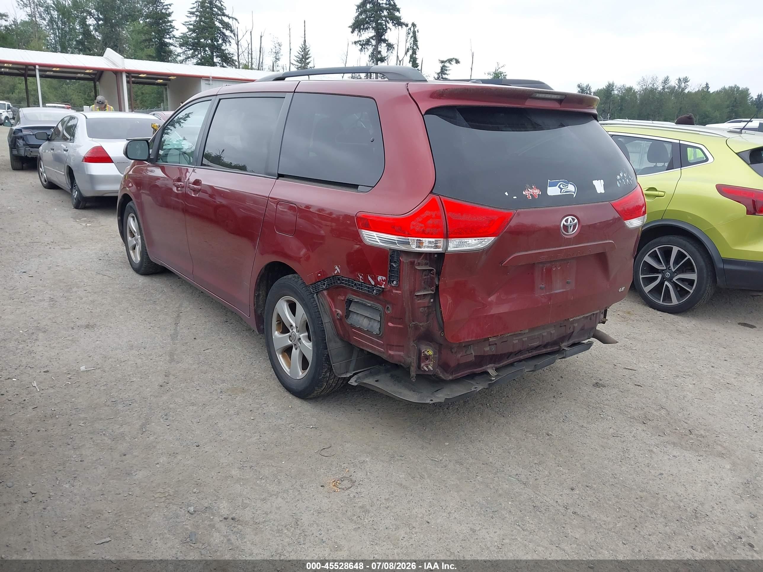 2012 Toyota Sienna Le V6 8 Passenger Red vin: 5TDKK3DC4CS273629